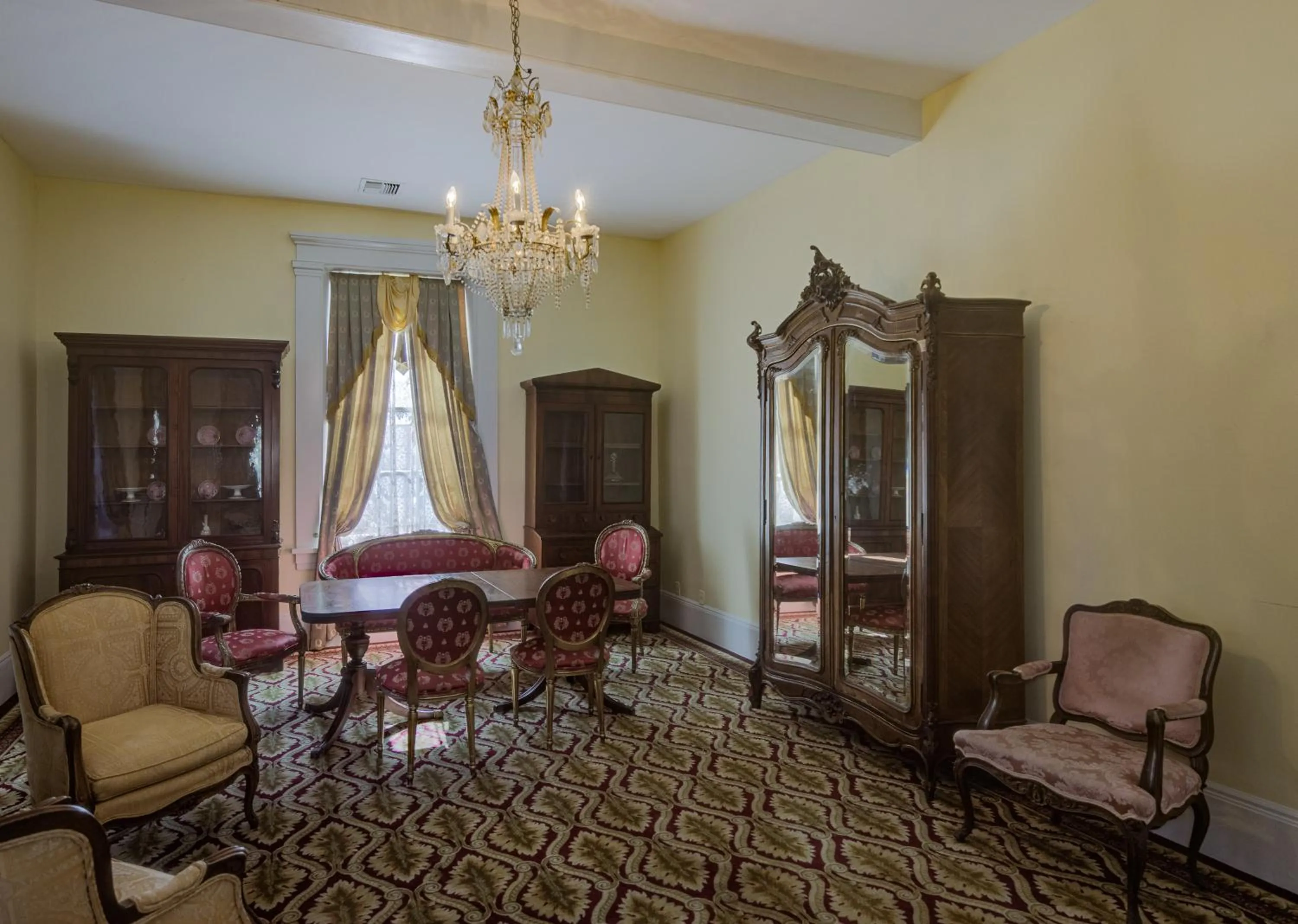 Seating area in The Inn at Cedar Grove