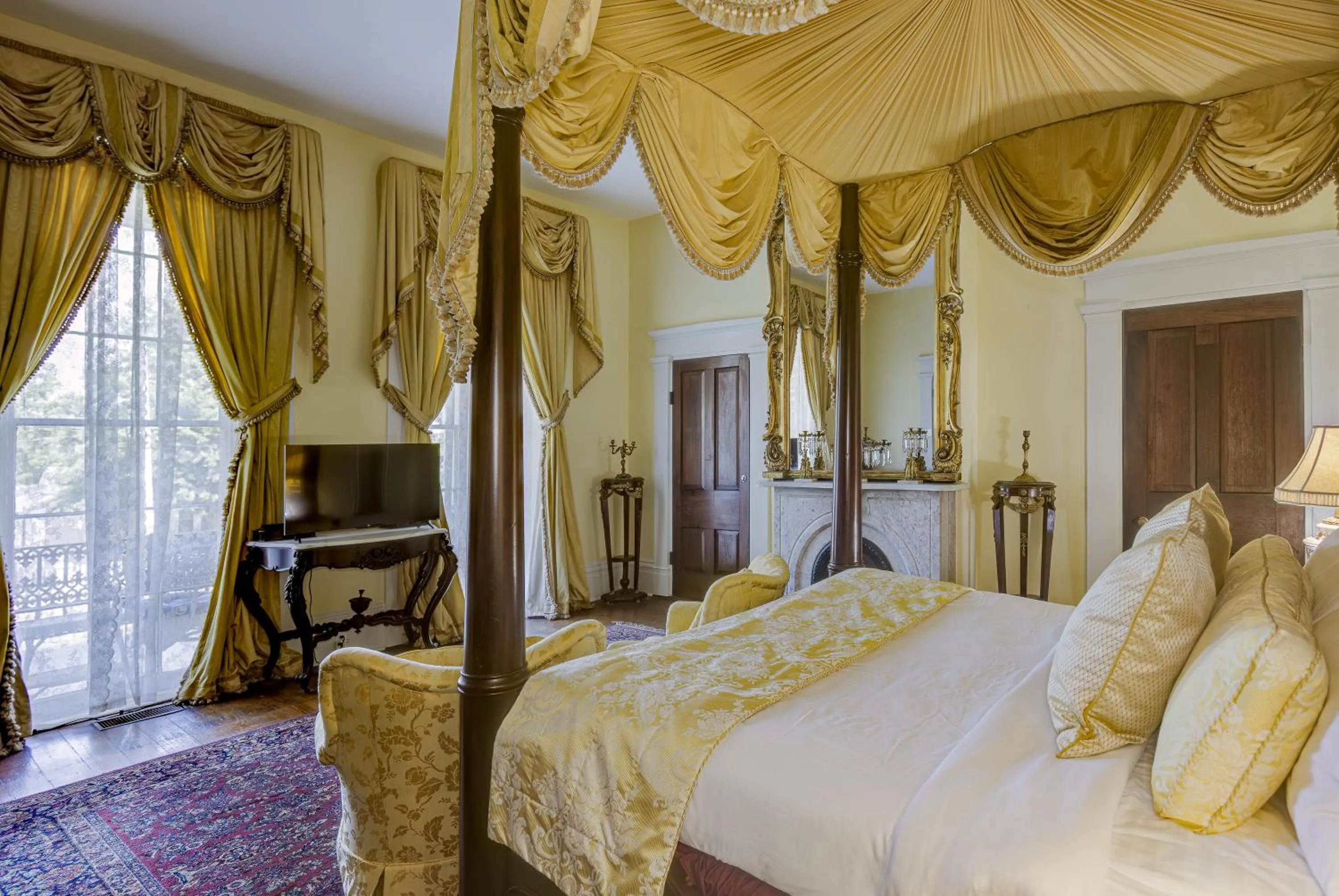 Photo of the whole room, Bed in The Inn at Cedar Grove