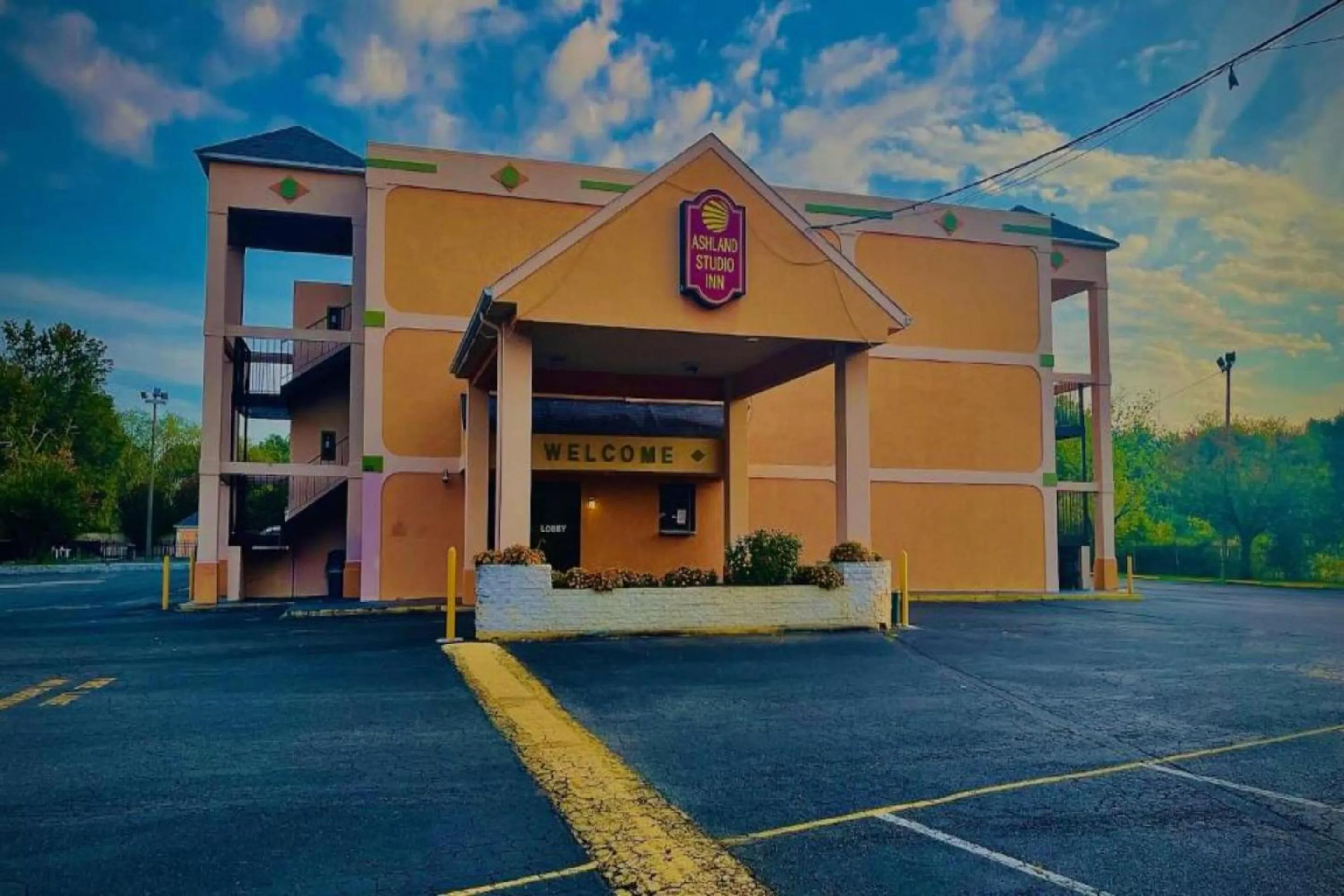 On site in Ashland Studio Inn Richmond North near Kings Dominion -Listing Partner