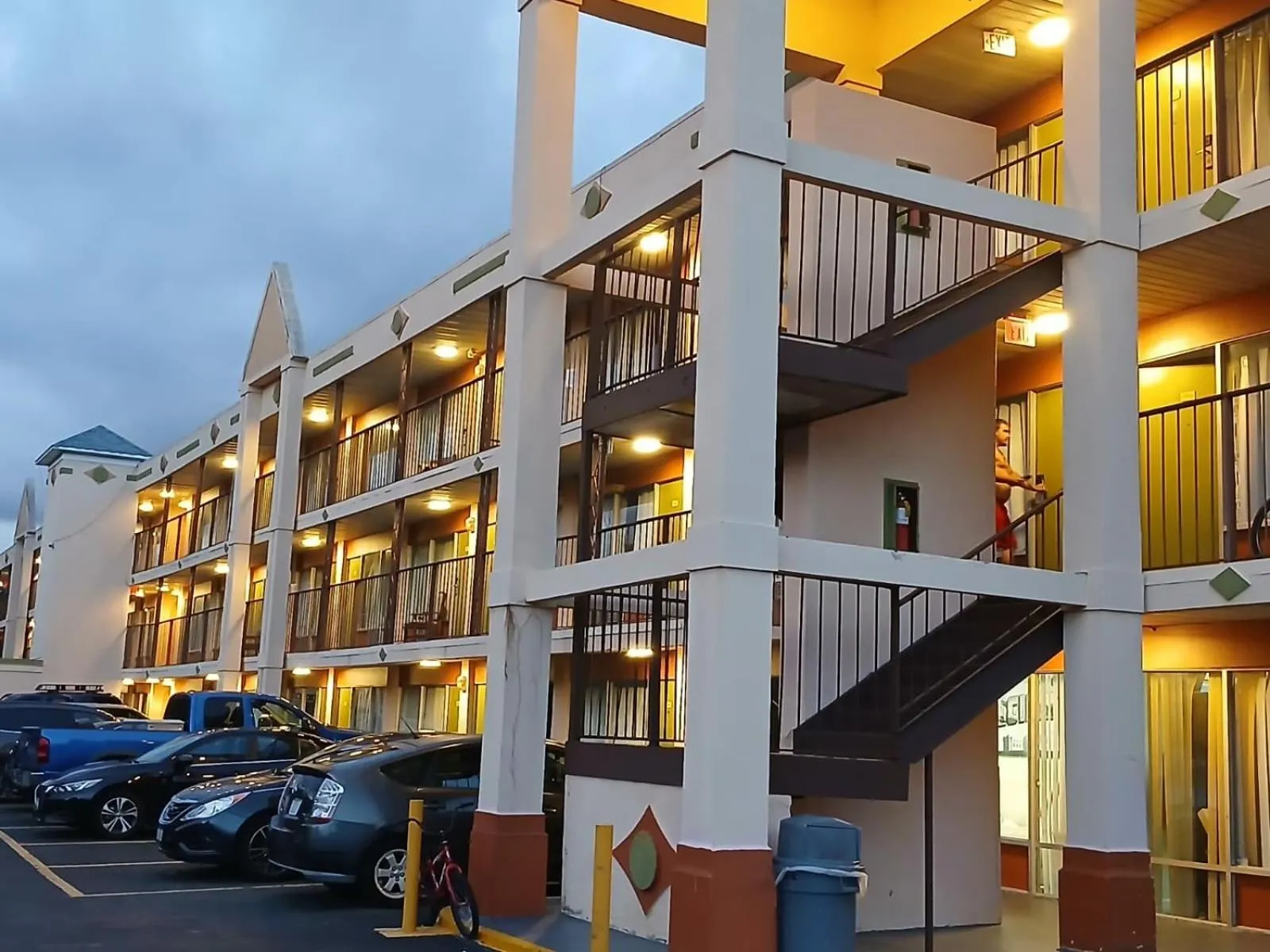 Property building in Ashland Studio Inn Richmond North near Kings Dominion -Listing Partner