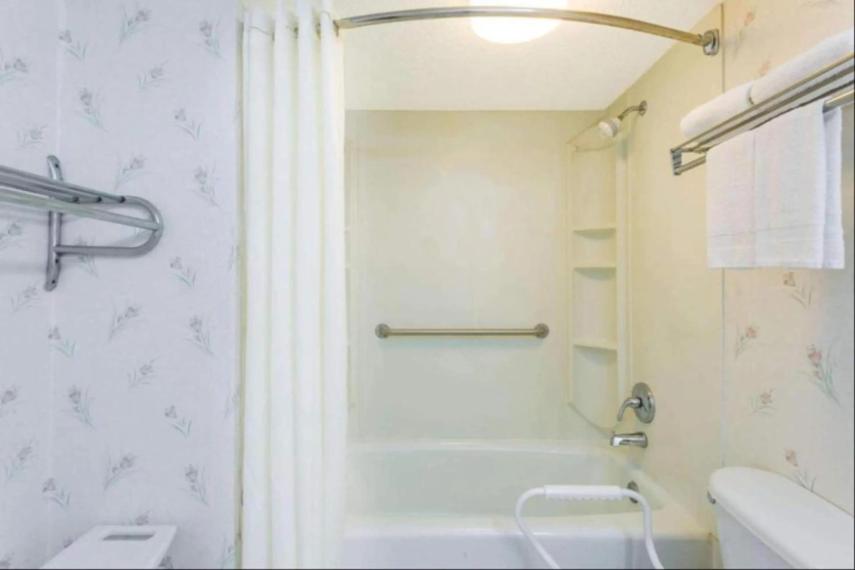 Bathroom in Ashland Studio Inn Richmond North near Kings Dominion -Listing Partner