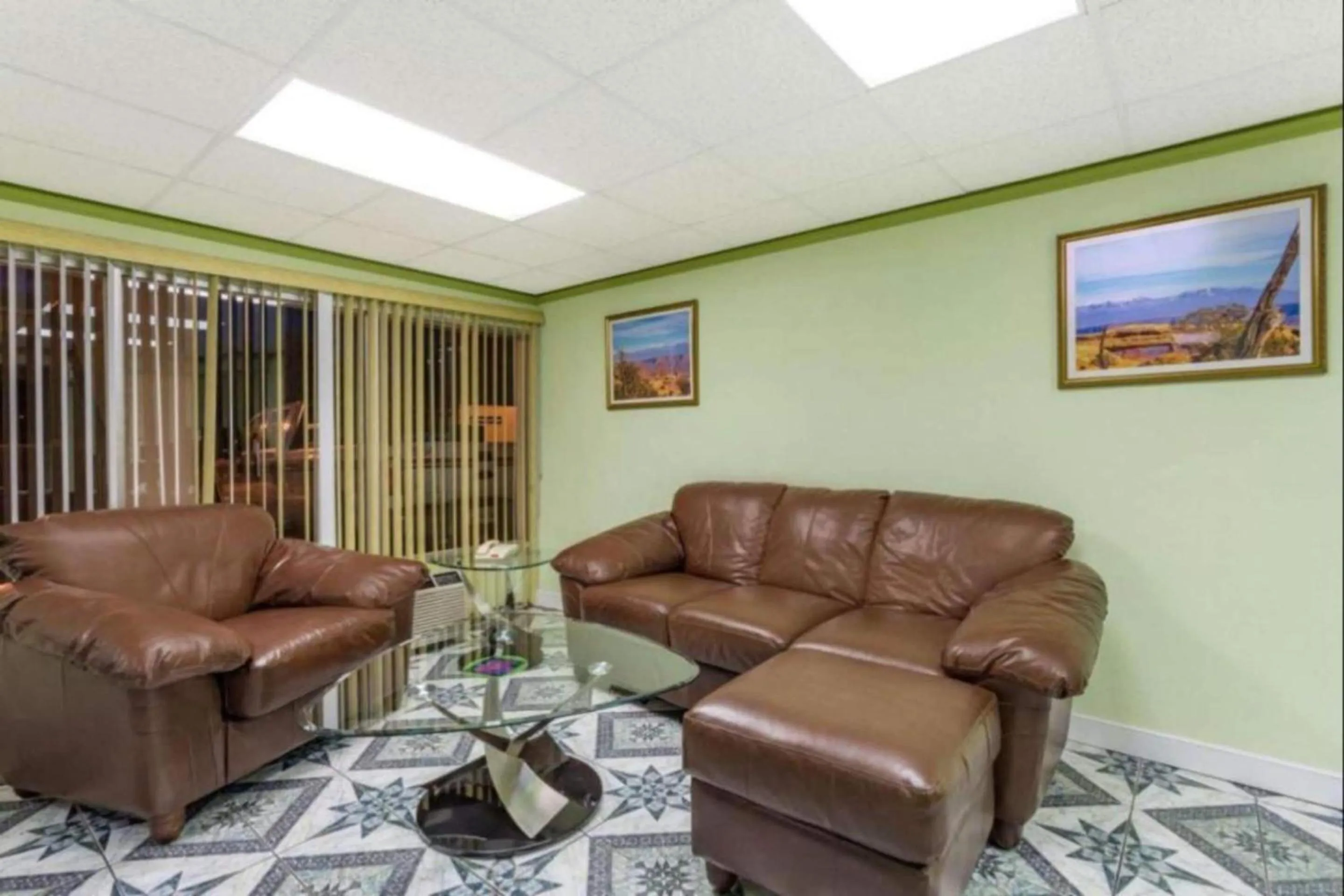 Lobby or reception in Ashland Studio Inn Richmond North near Kings Dominion -Listing Partner