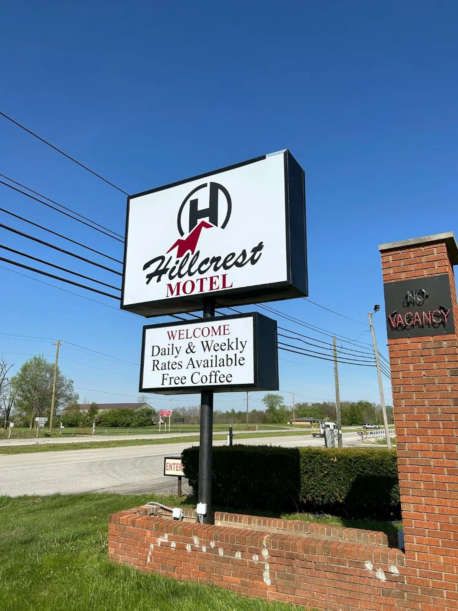 Facade/entrance in Hillcrest Motel by Oyo Aurora near Lawrenceburg