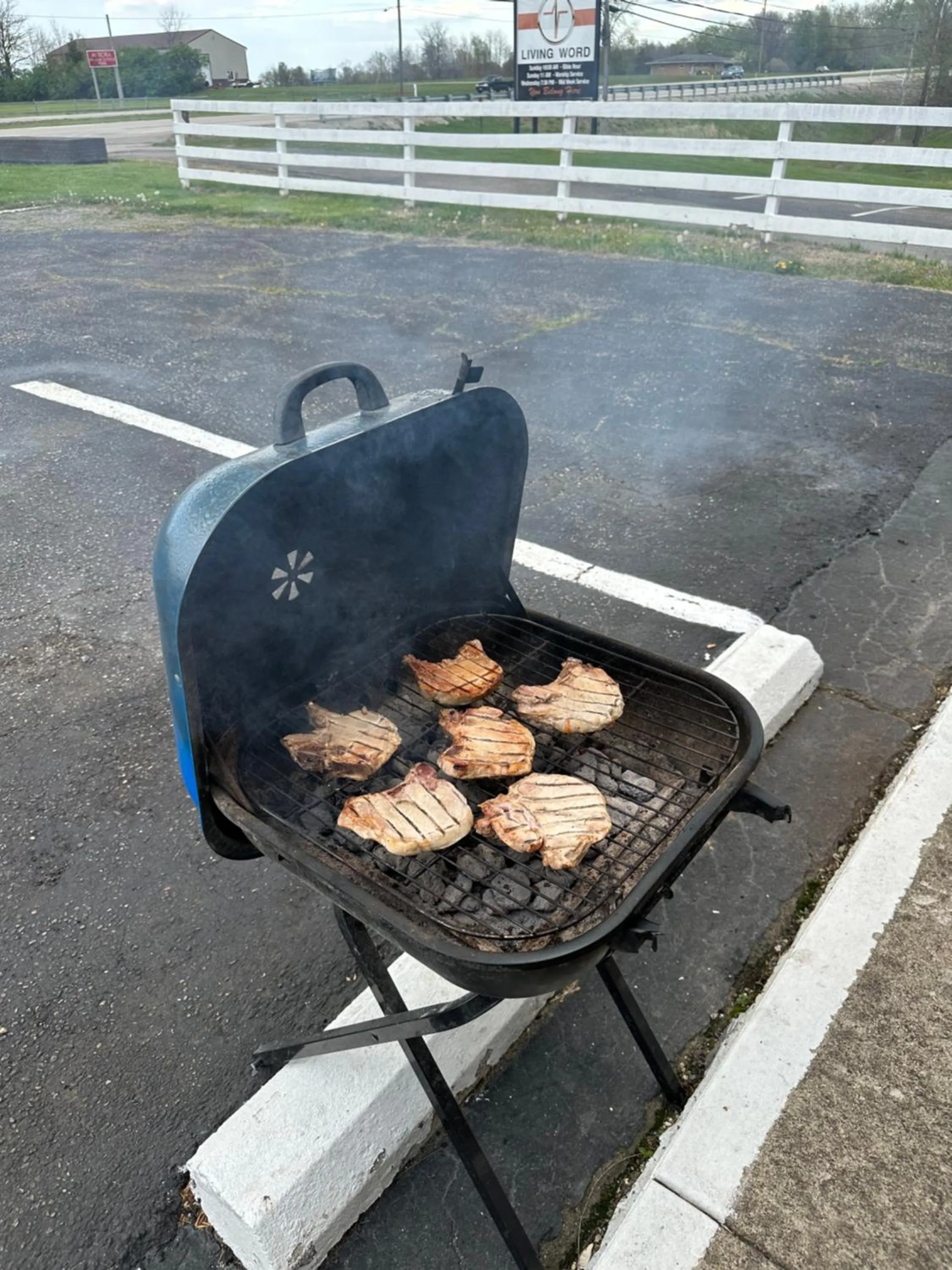 BBQ facilities in Hillcrest Motel by Oyo Aurora near Lawrenceburg