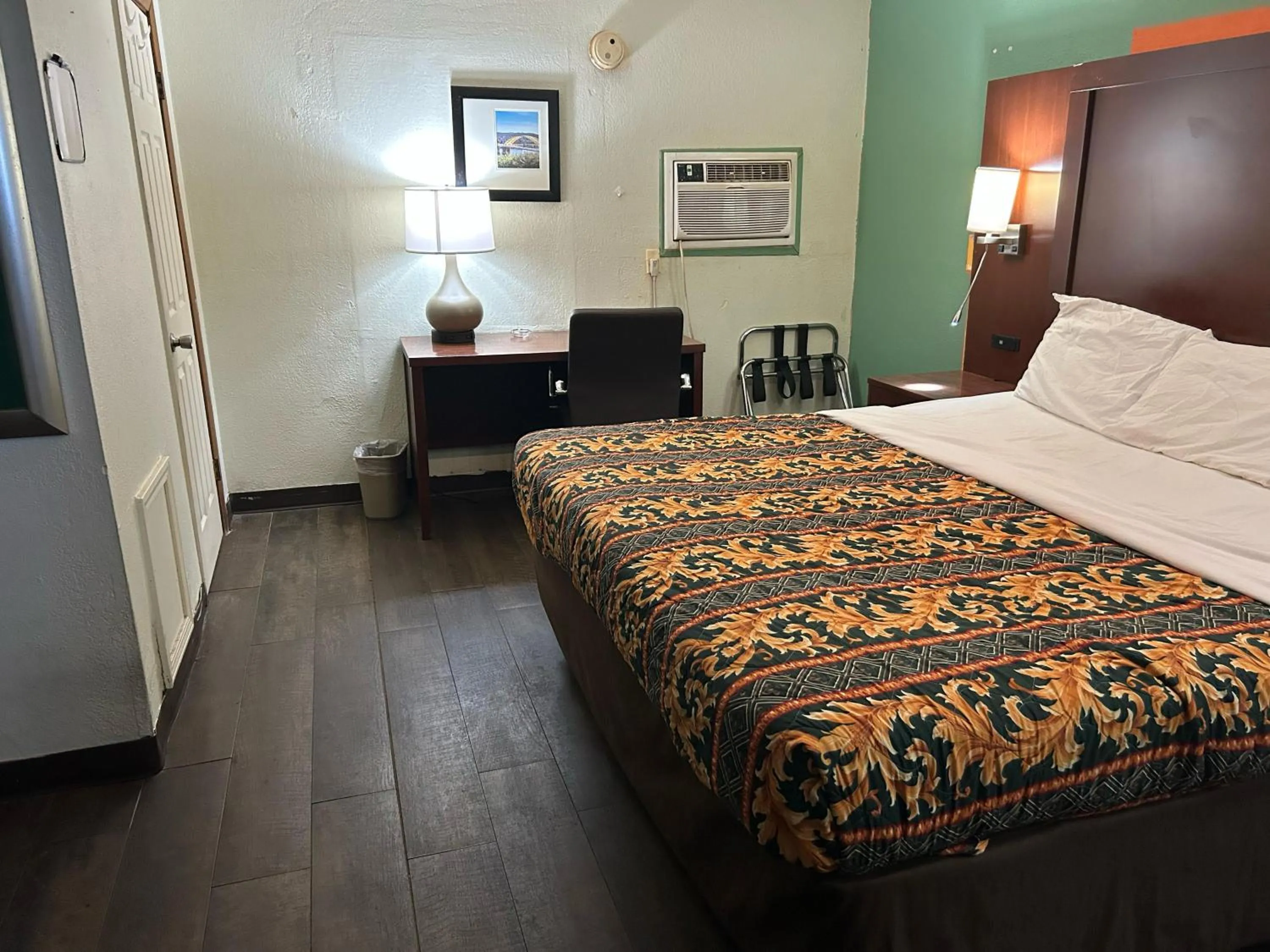 Bedroom, Bed in Hillcrest Motel by Oyo Aurora near Lawrenceburg