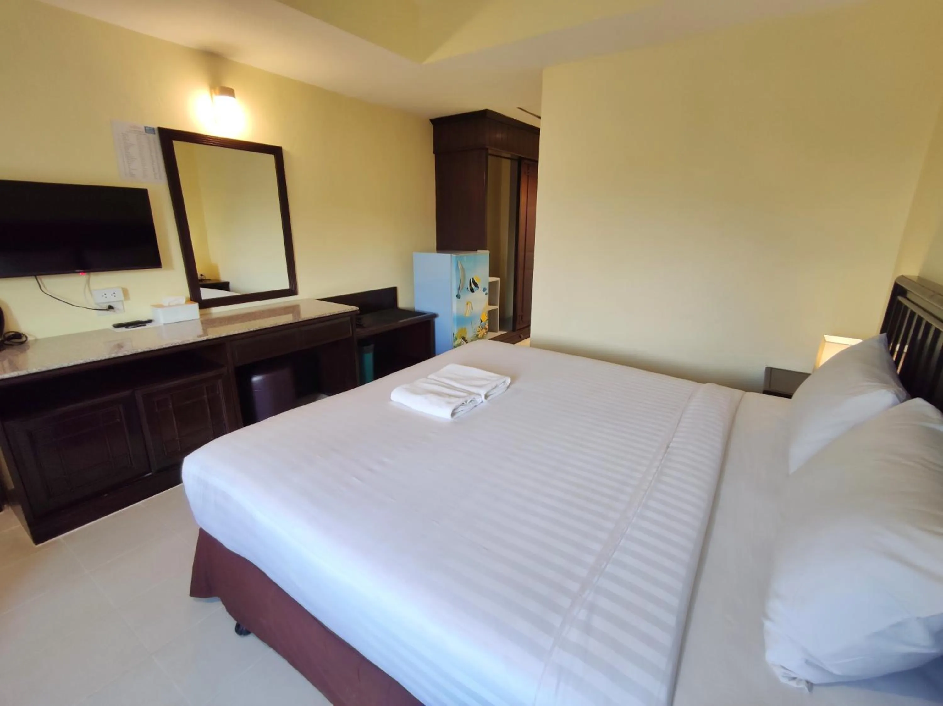 Bed in The Chanthong Residence and Hotel Pattaya