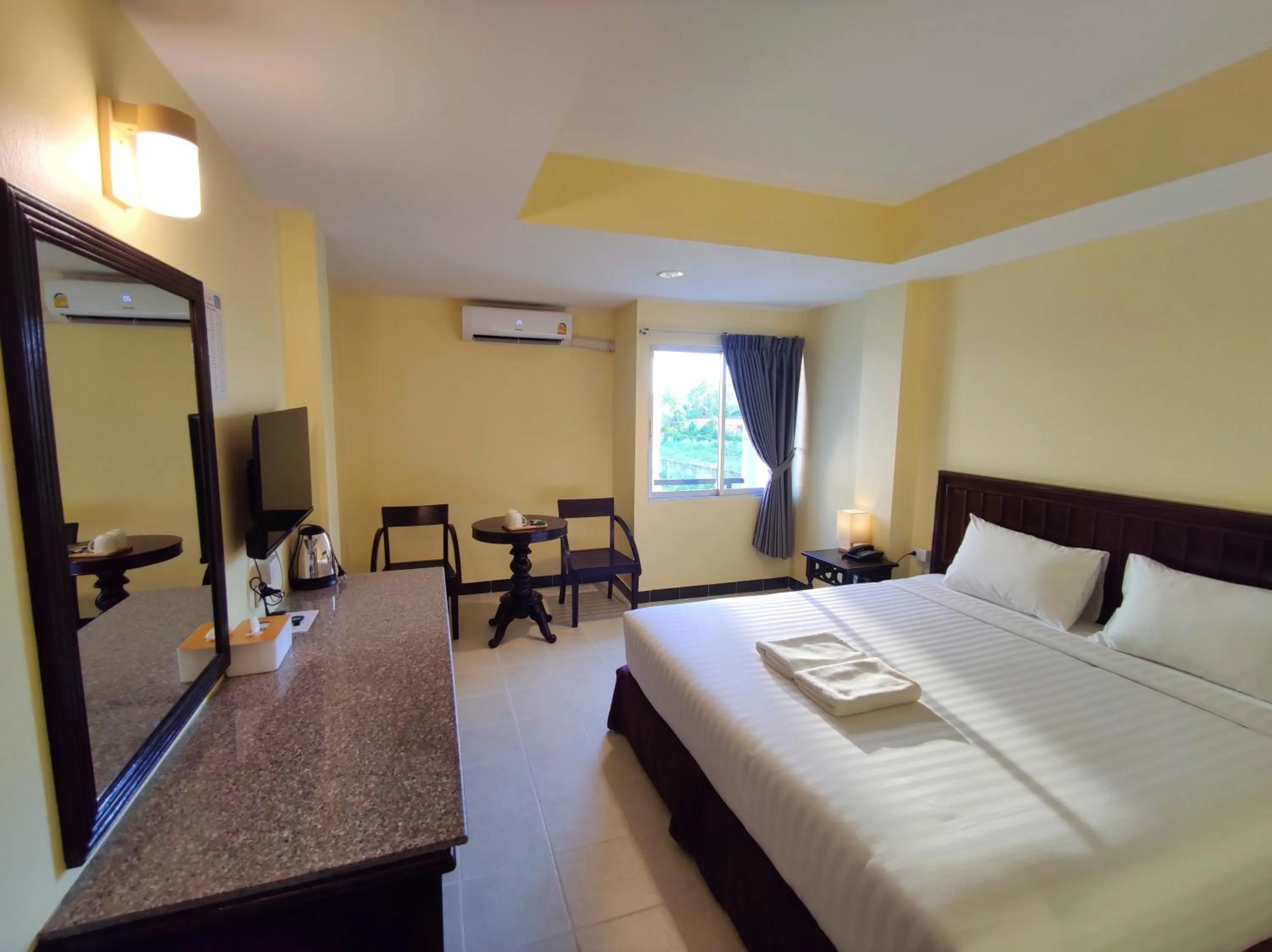 Bed in The Chanthong Residence and Hotel Pattaya