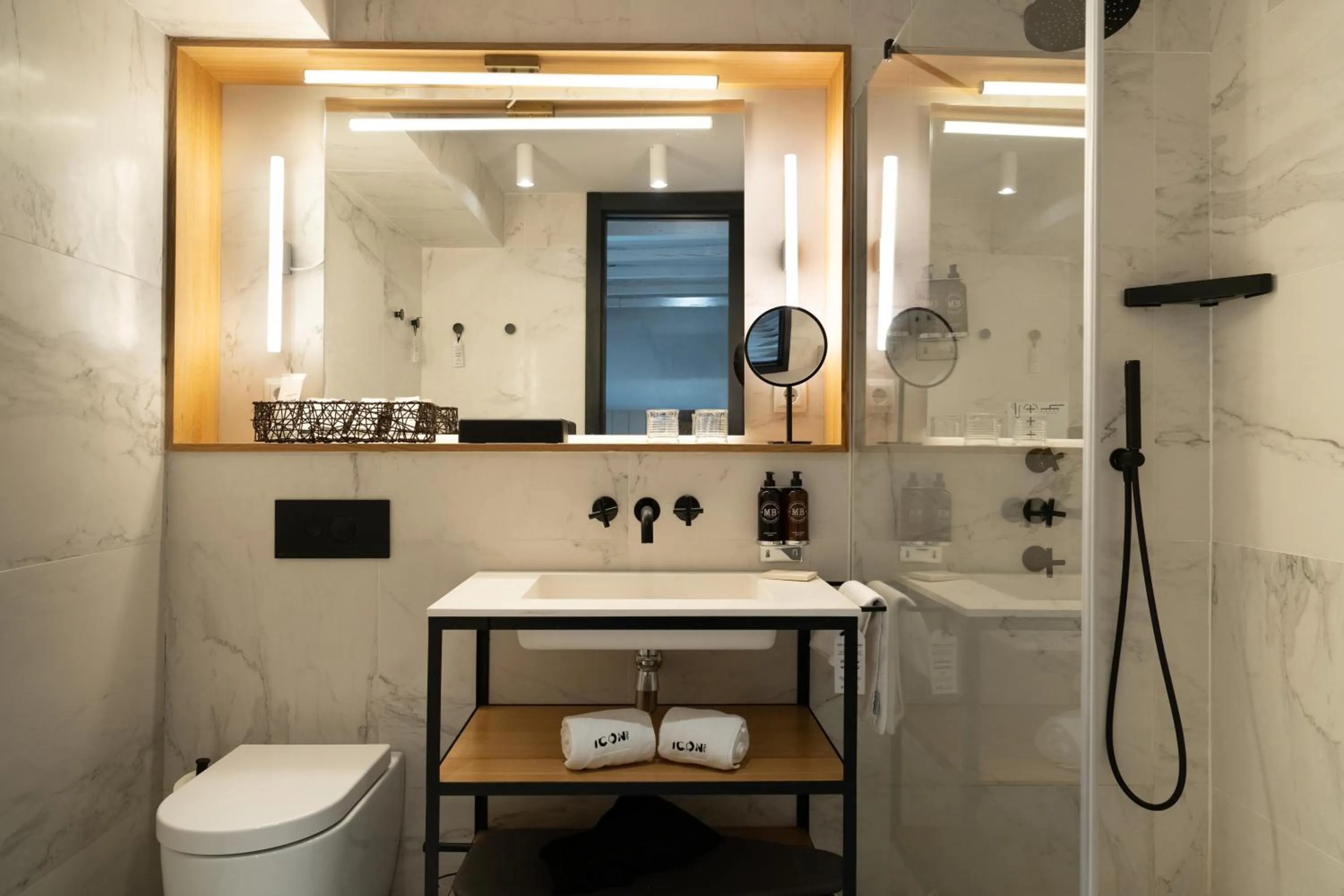 Shower in ICON Wipton