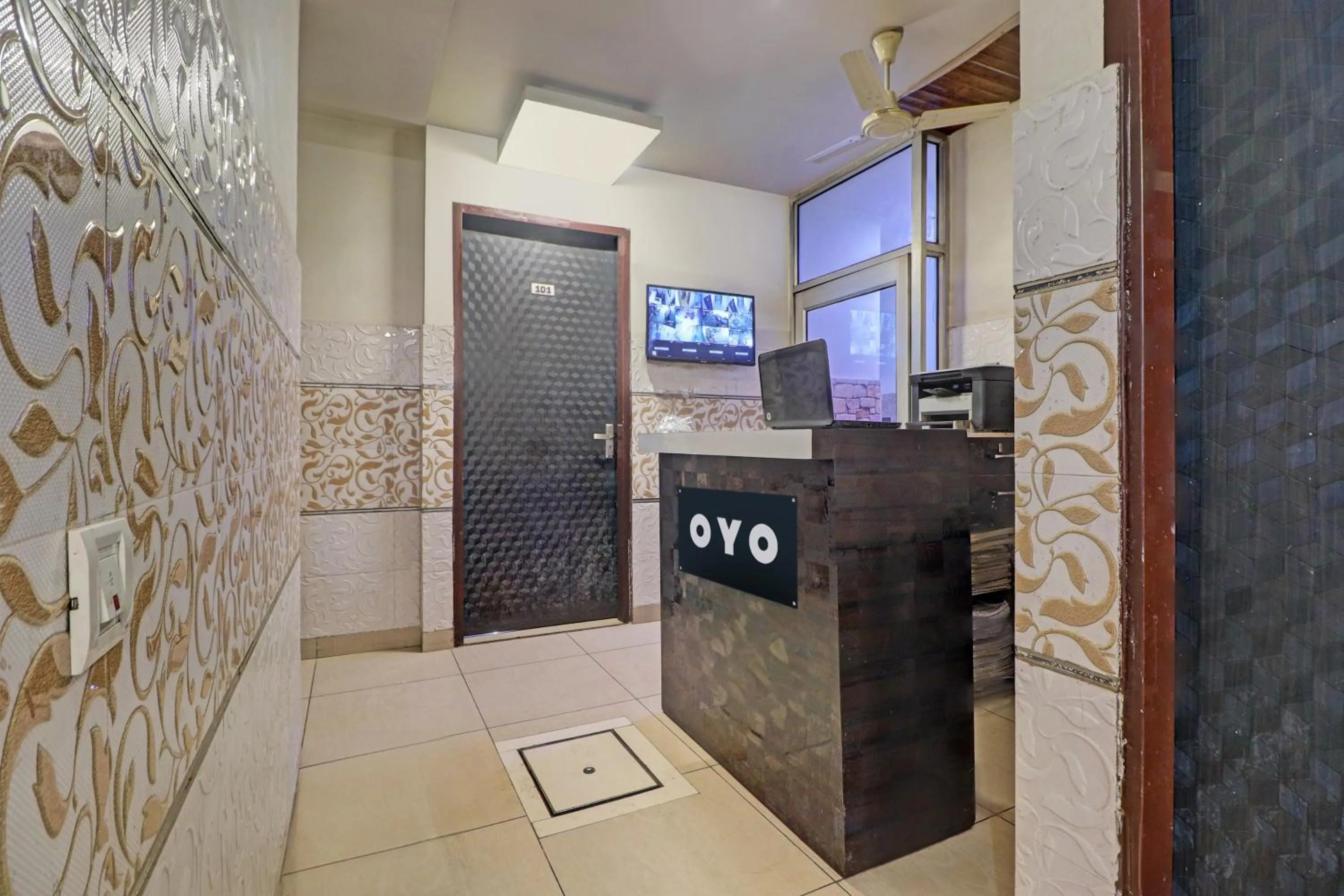 Lobby or reception in Collection O The Legend Hotel, Hisar