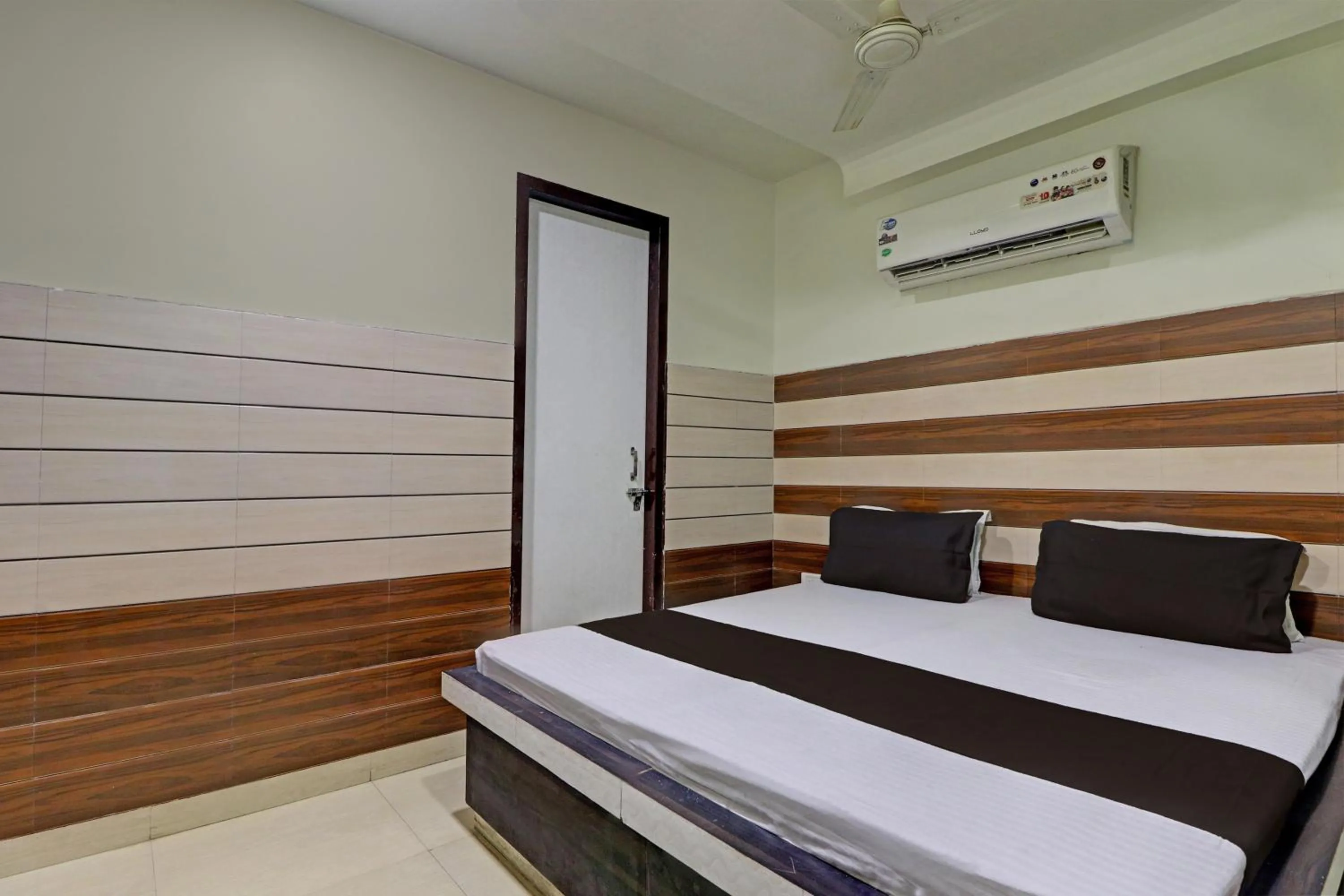 Bedroom, Bed in Collection O The Legend Hotel, Hisar