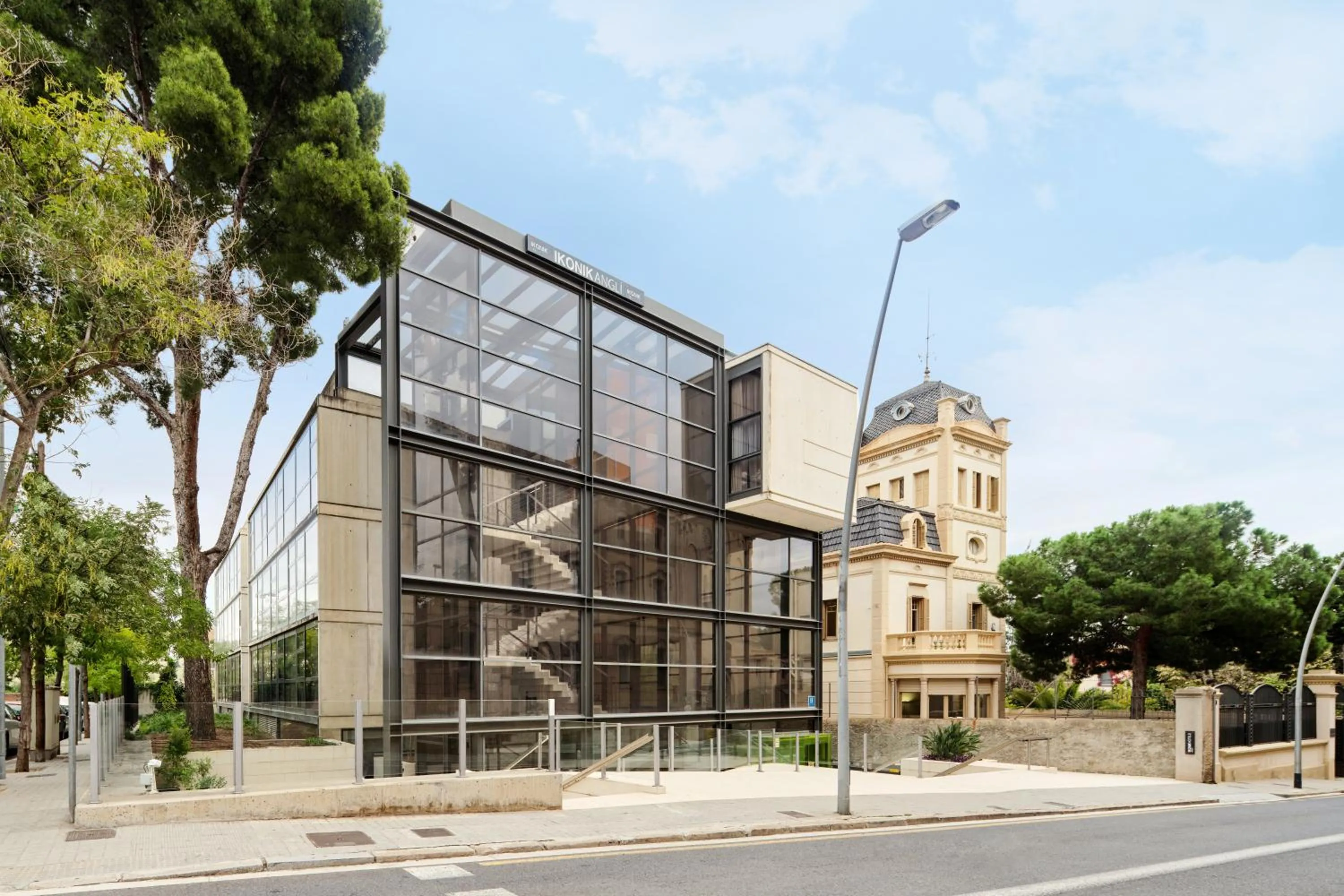 Facade/entrance in Ikonik Anglí