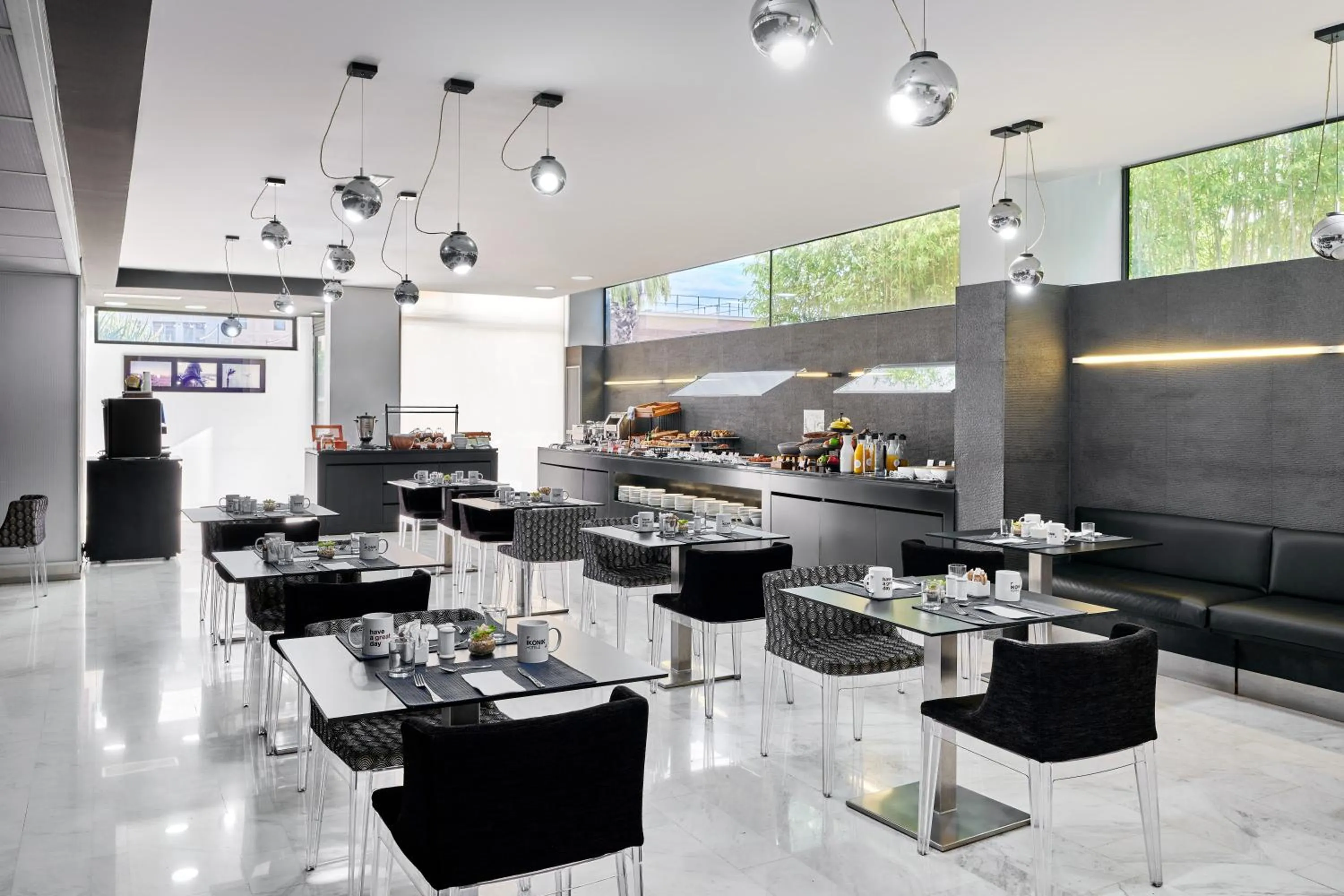 Food and drinks in Ikonik Anglí