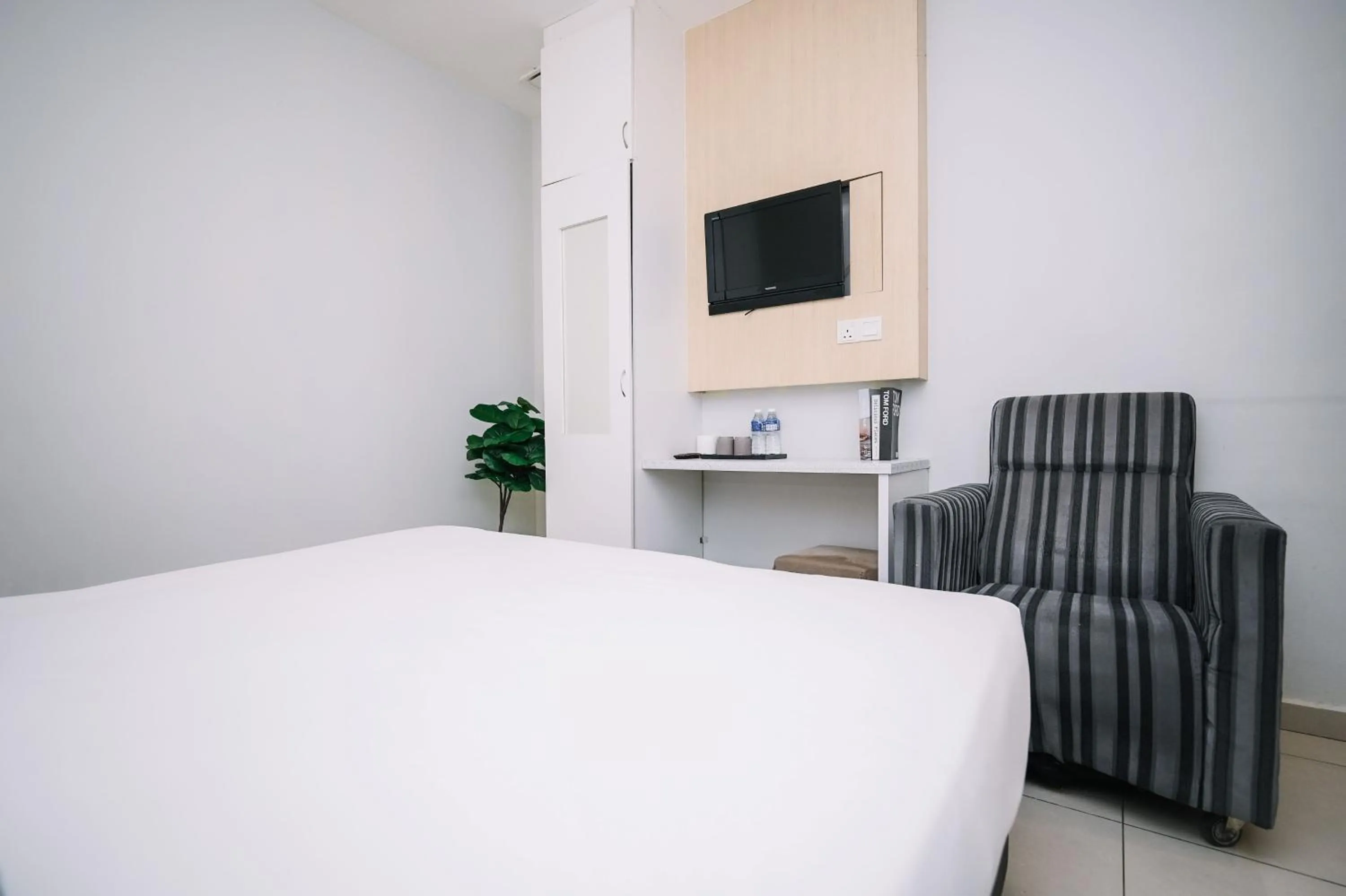 Bed in Swing & Pillows - Subang SS15