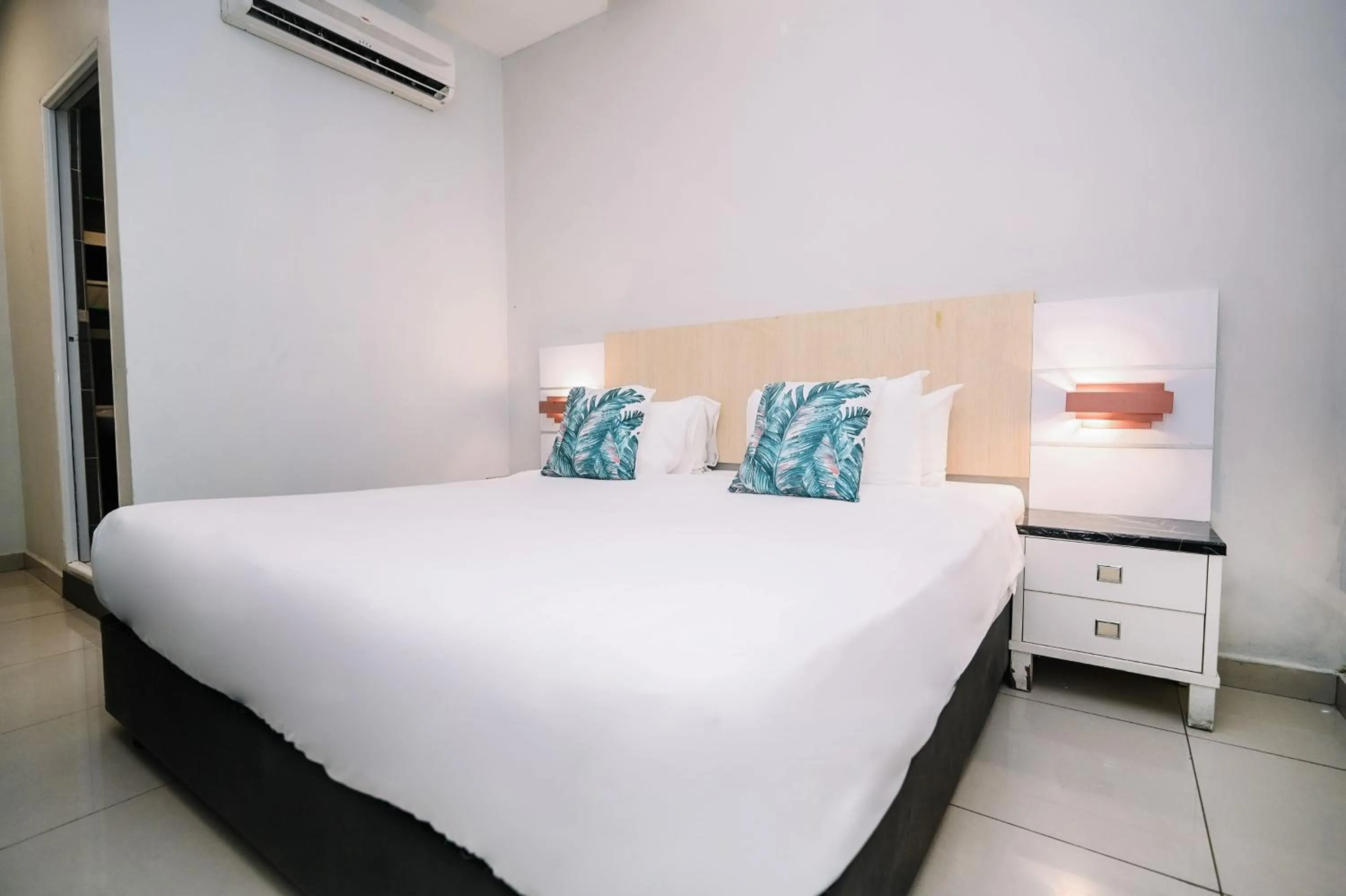 Bed in Swing & Pillows - Subang SS15