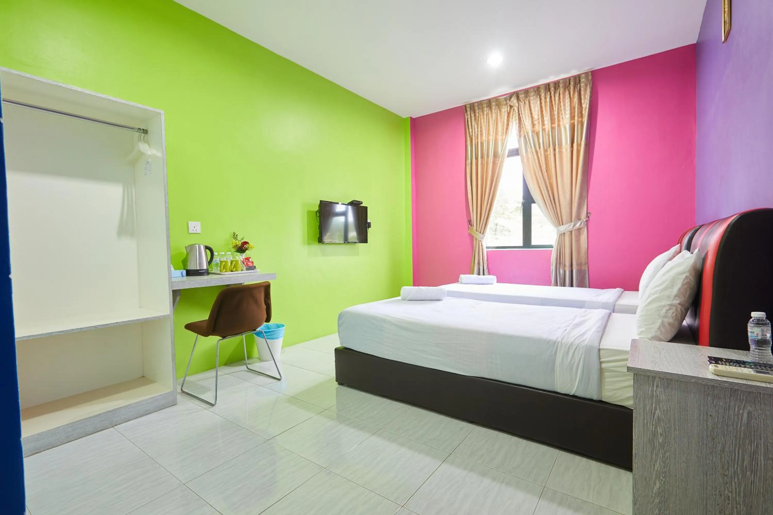 Bed in SY JERANTUT HOTEL