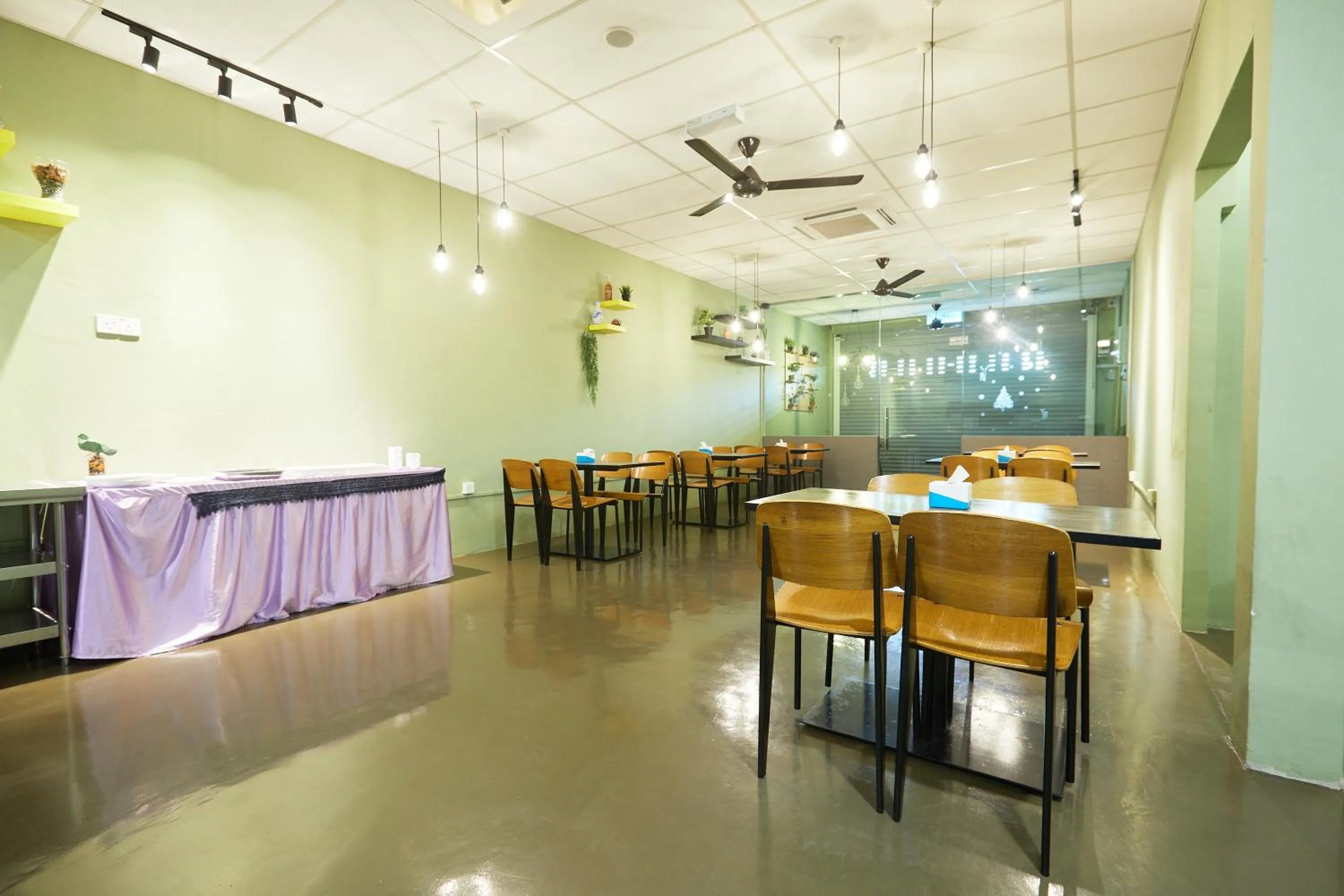 Restaurant/places to eat in SY JERANTUT HOTEL