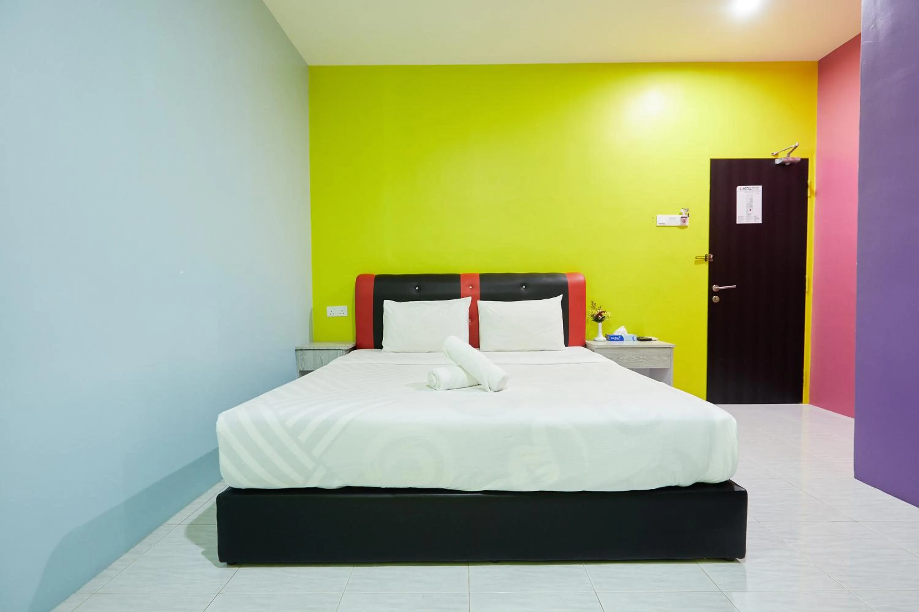 Bed in SY JERANTUT HOTEL