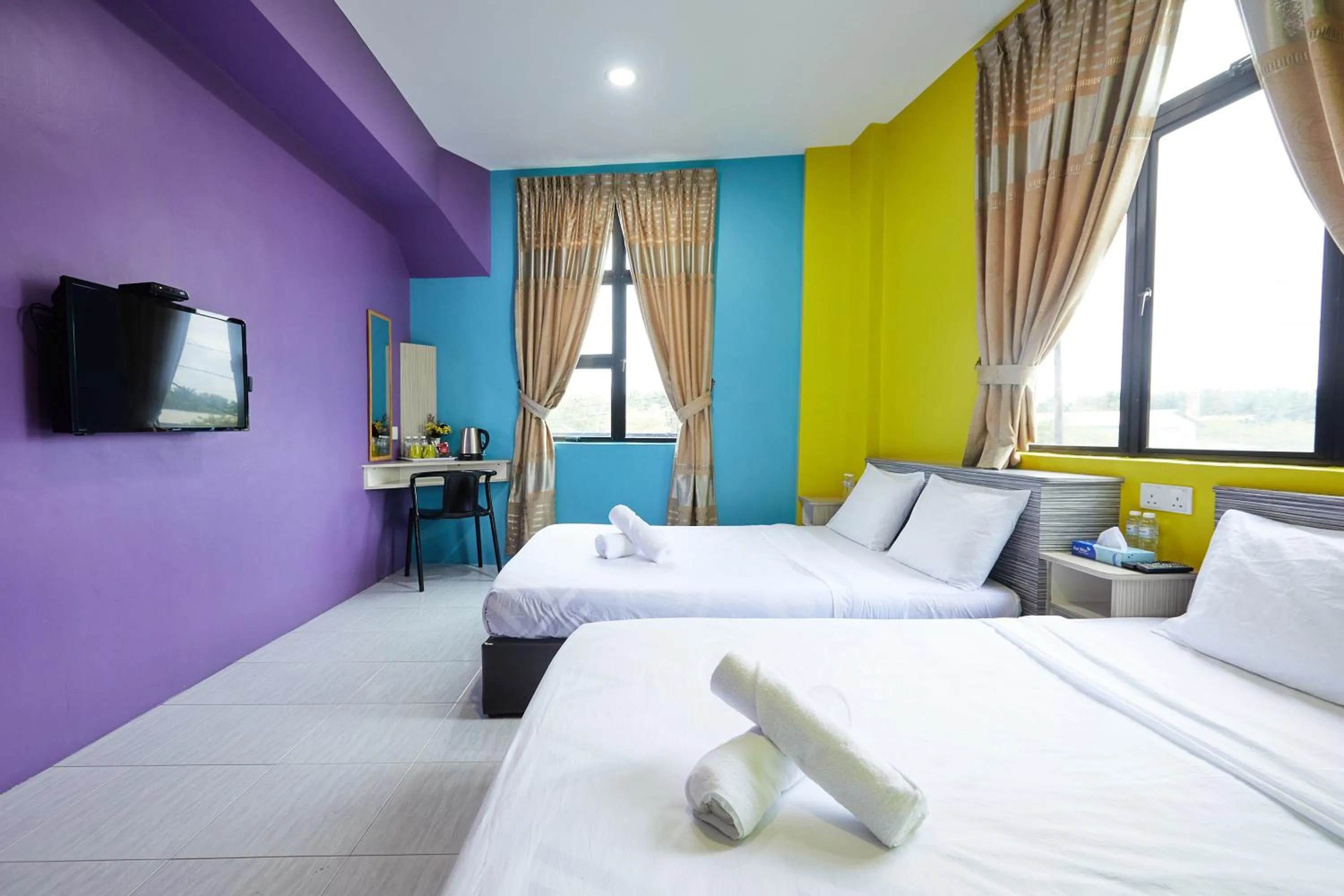 Communal lounge/ TV room, Bed in SY JERANTUT HOTEL