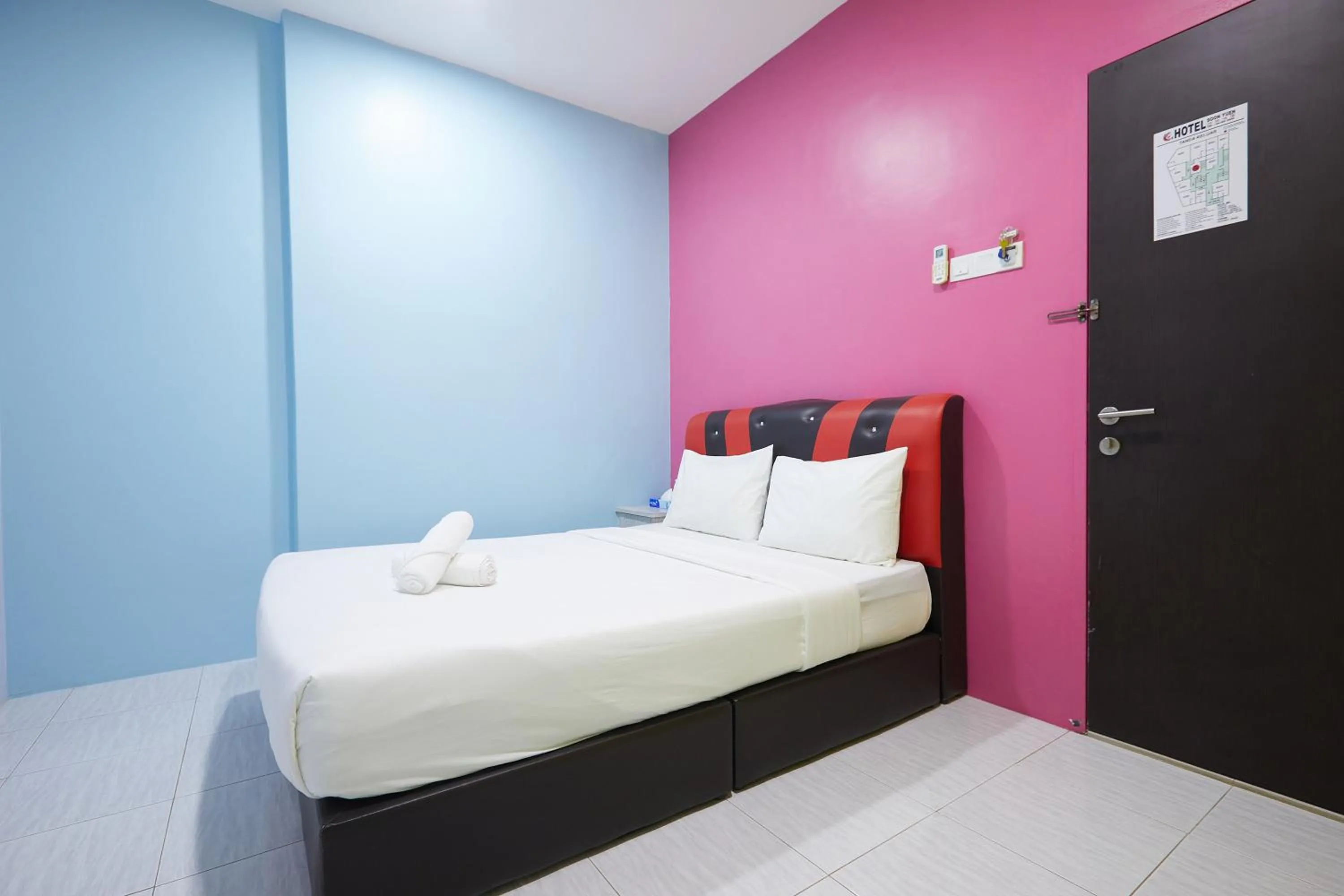 Bed in SY JERANTUT HOTEL