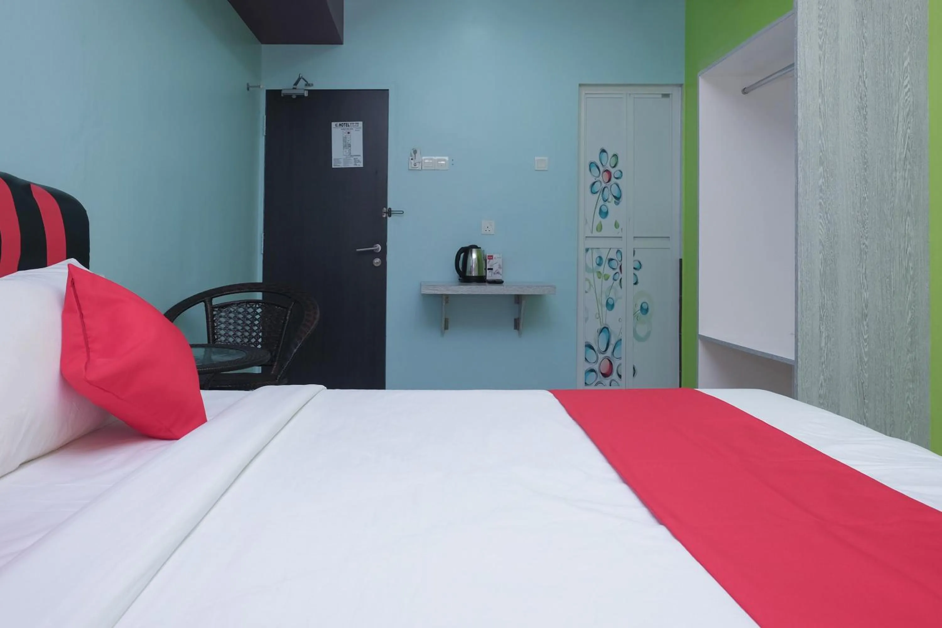 Photo of the whole room, Bed in SY JERANTUT HOTEL