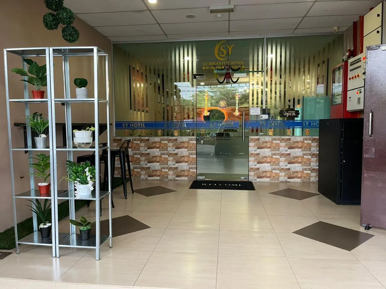 Facade/entrance in SY JERANTUT HOTEL