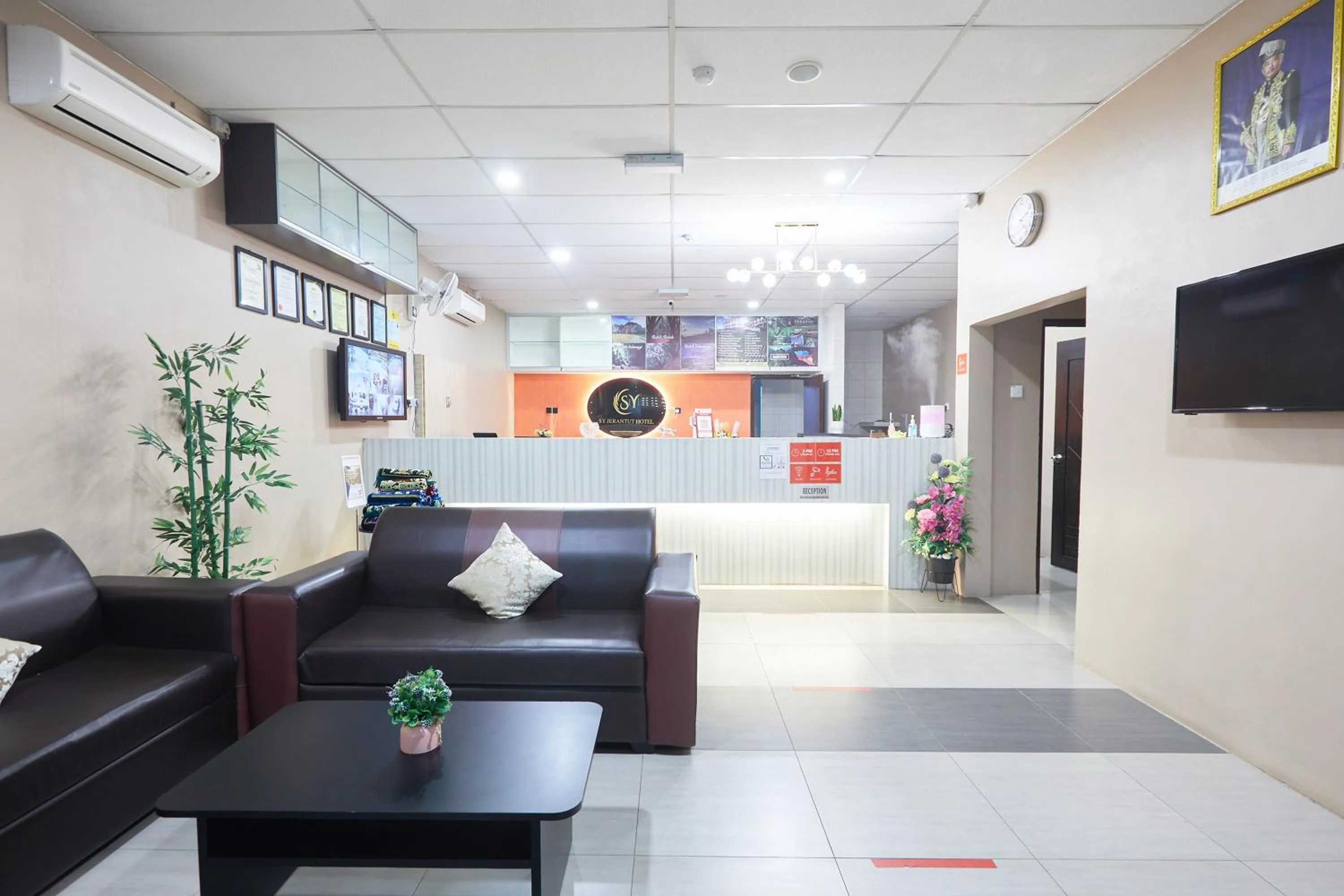 Living room in SY JERANTUT HOTEL