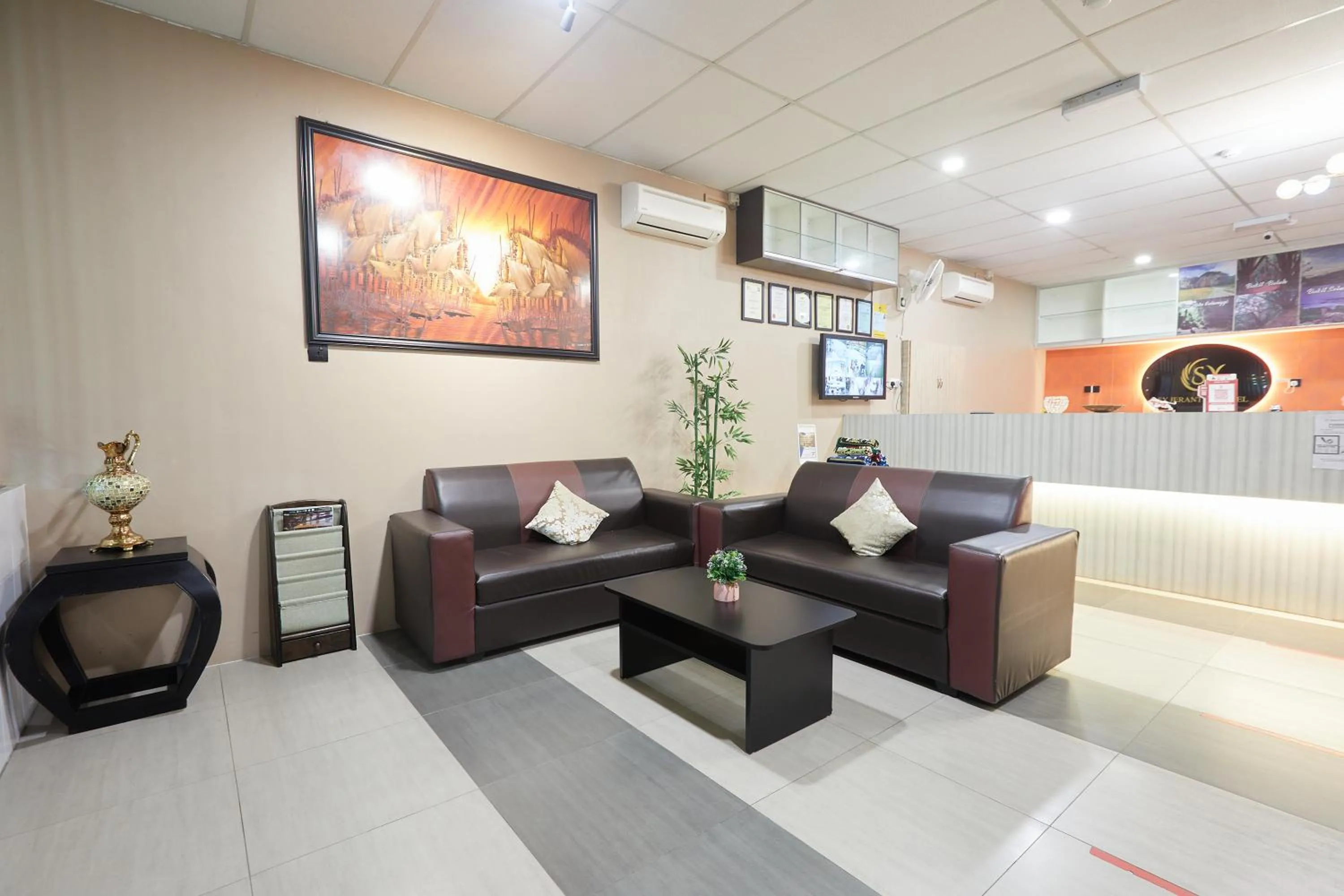 Living room in SY JERANTUT HOTEL