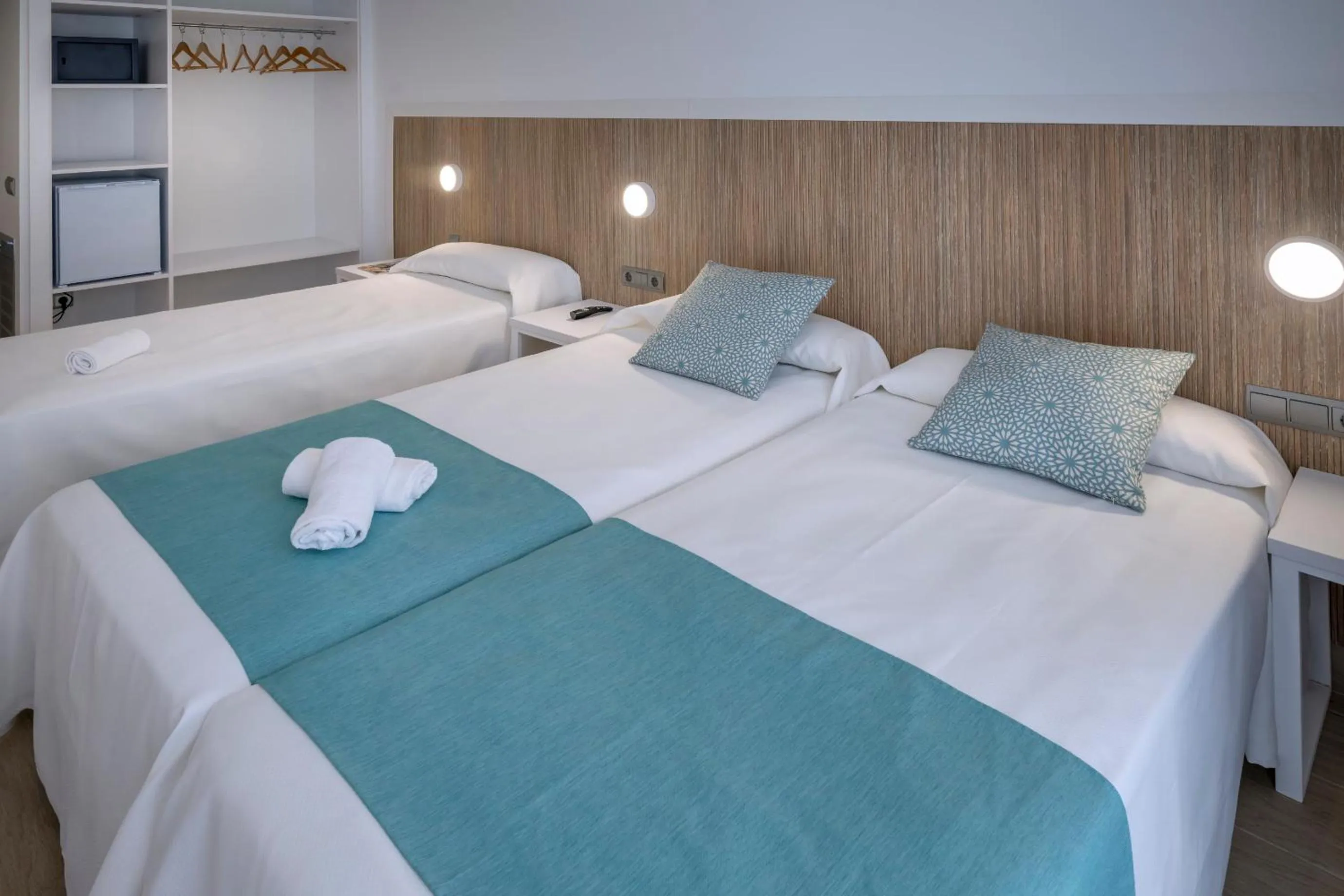 Photo of the whole room, Bed in 4R Salou Park Resort II