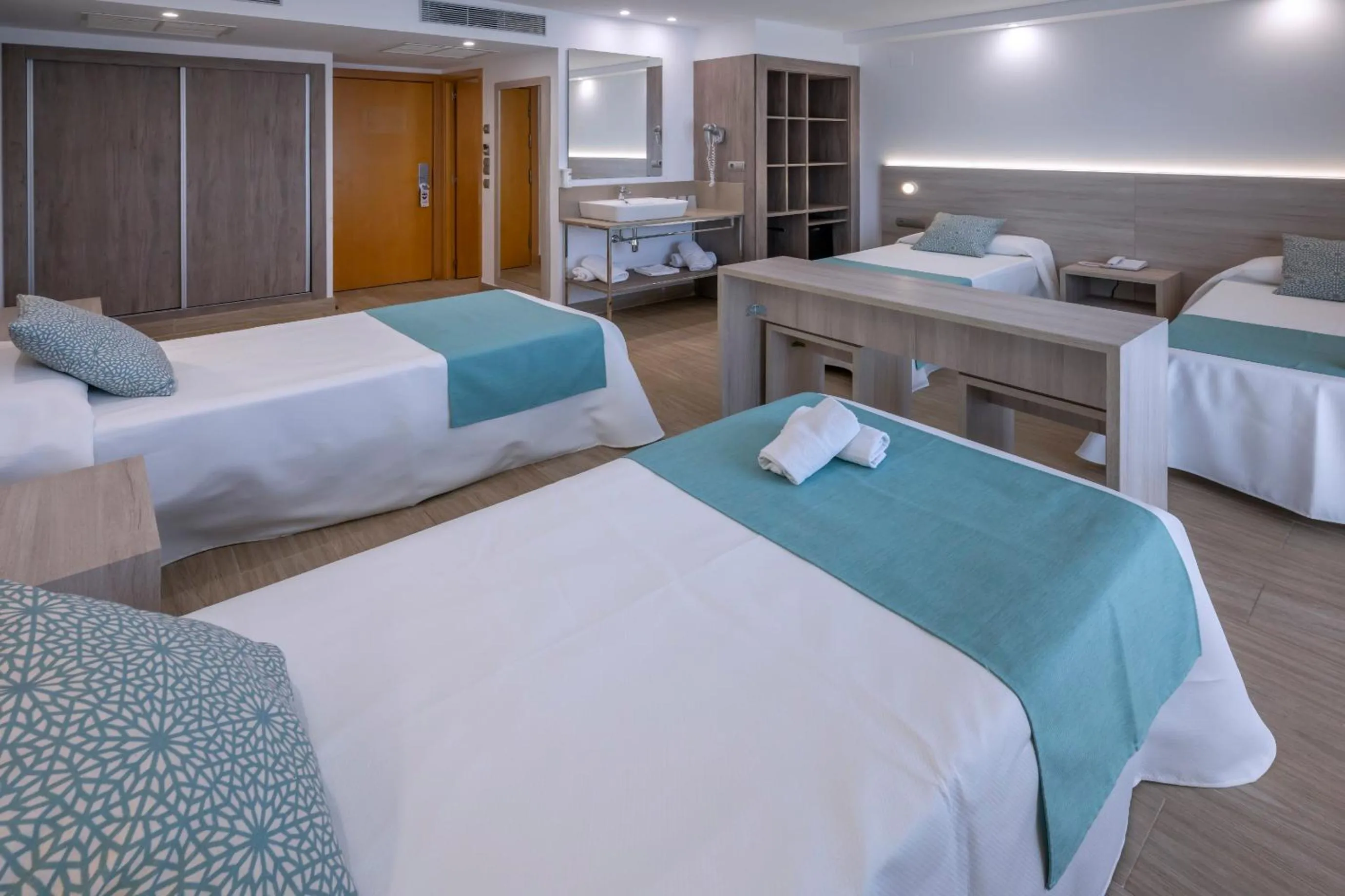 Photo of the whole room, Bed in 4R Salou Park Resort II