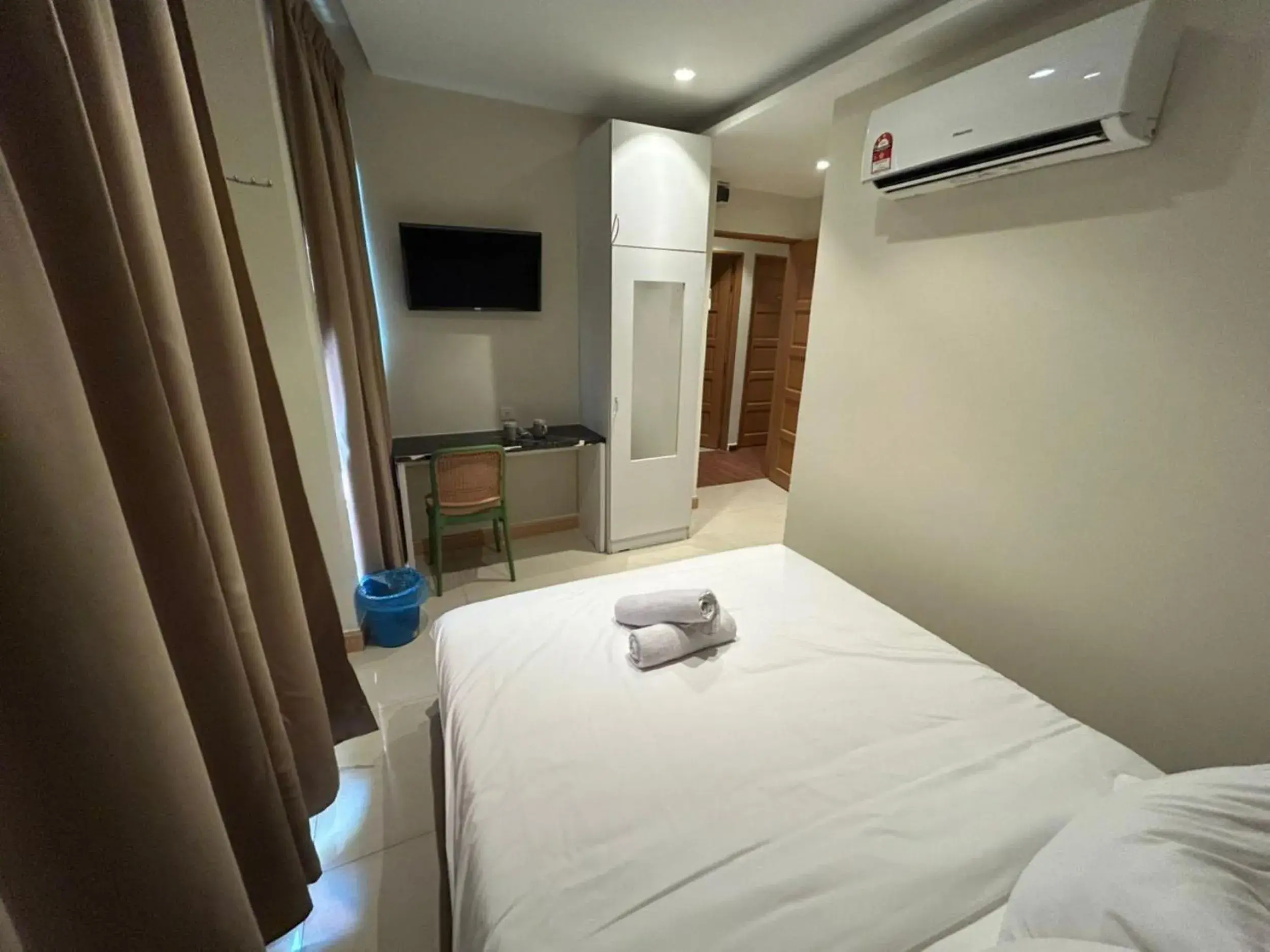 Deluxe Queen Room in Swing & Pillows - Kota Damansara Deluxe Queen Room in Swing & Pillows - Kota Damansara