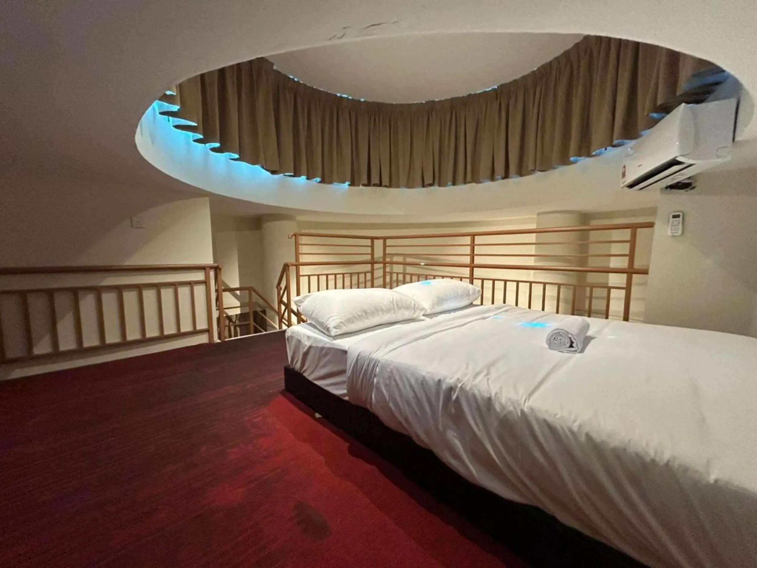 Swing & Pillows - Kota Damansara