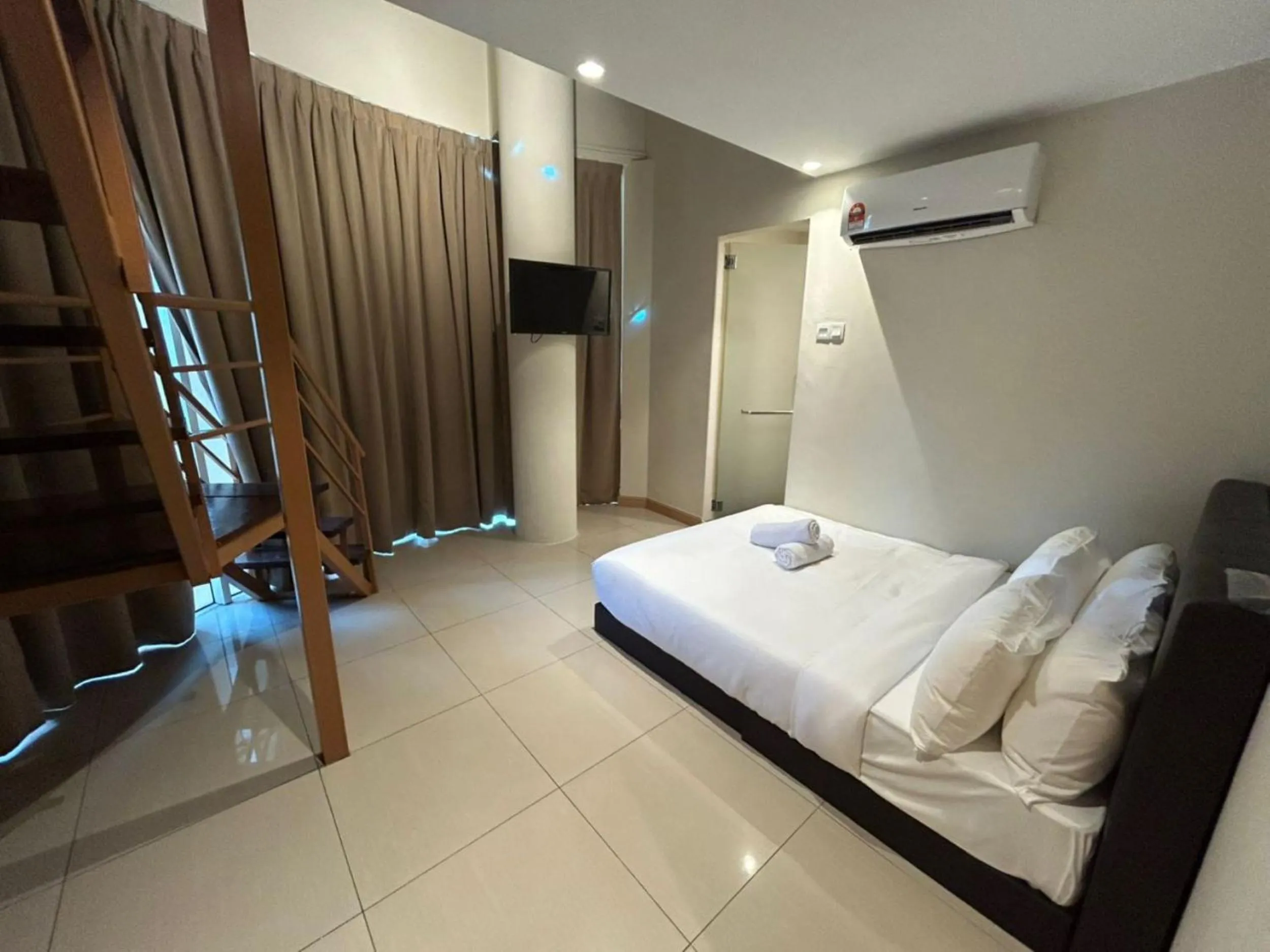 Swing & Pillows - Kota Damansara