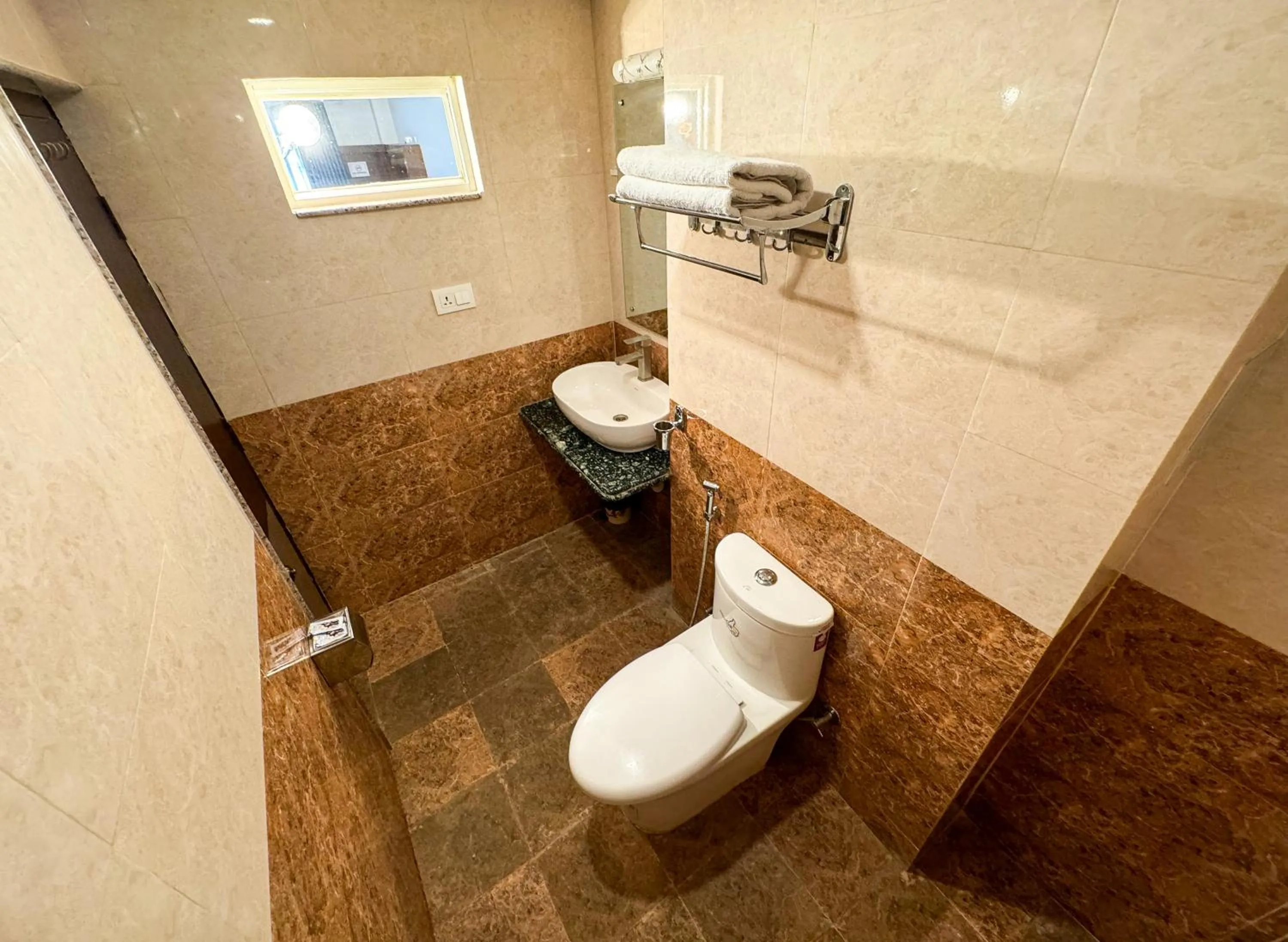 Shower in Hotel Abi International