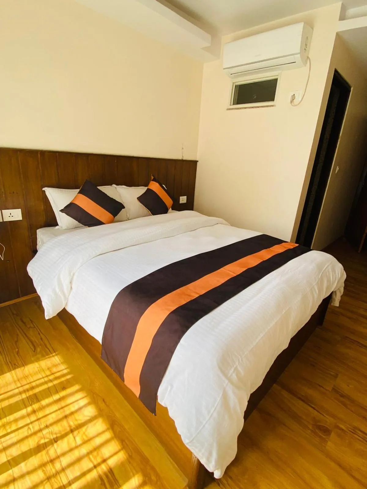 Restaurant/places to eat, Bed in Hotel Abi International