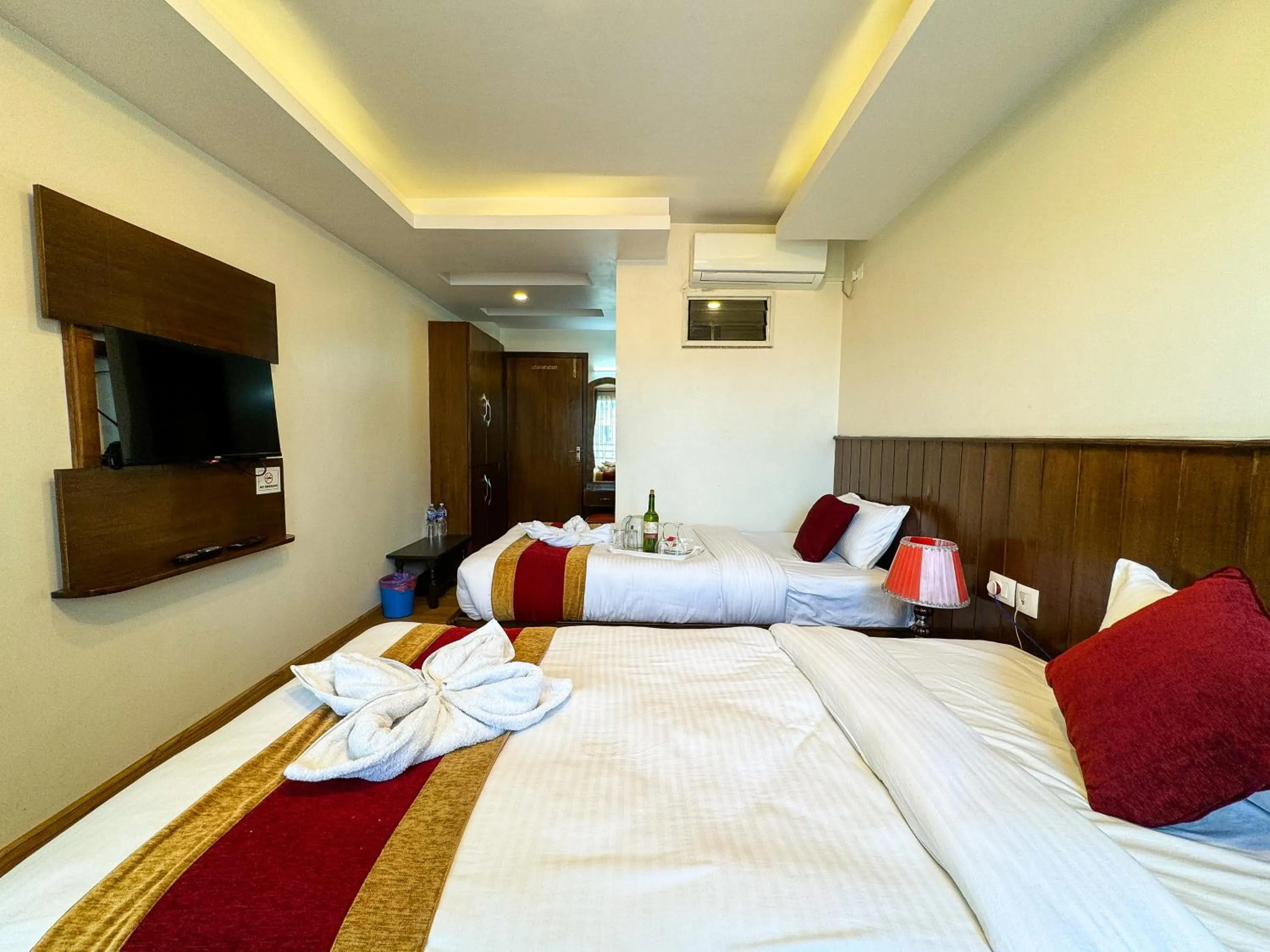 Patio, Bed in Hotel Abi International