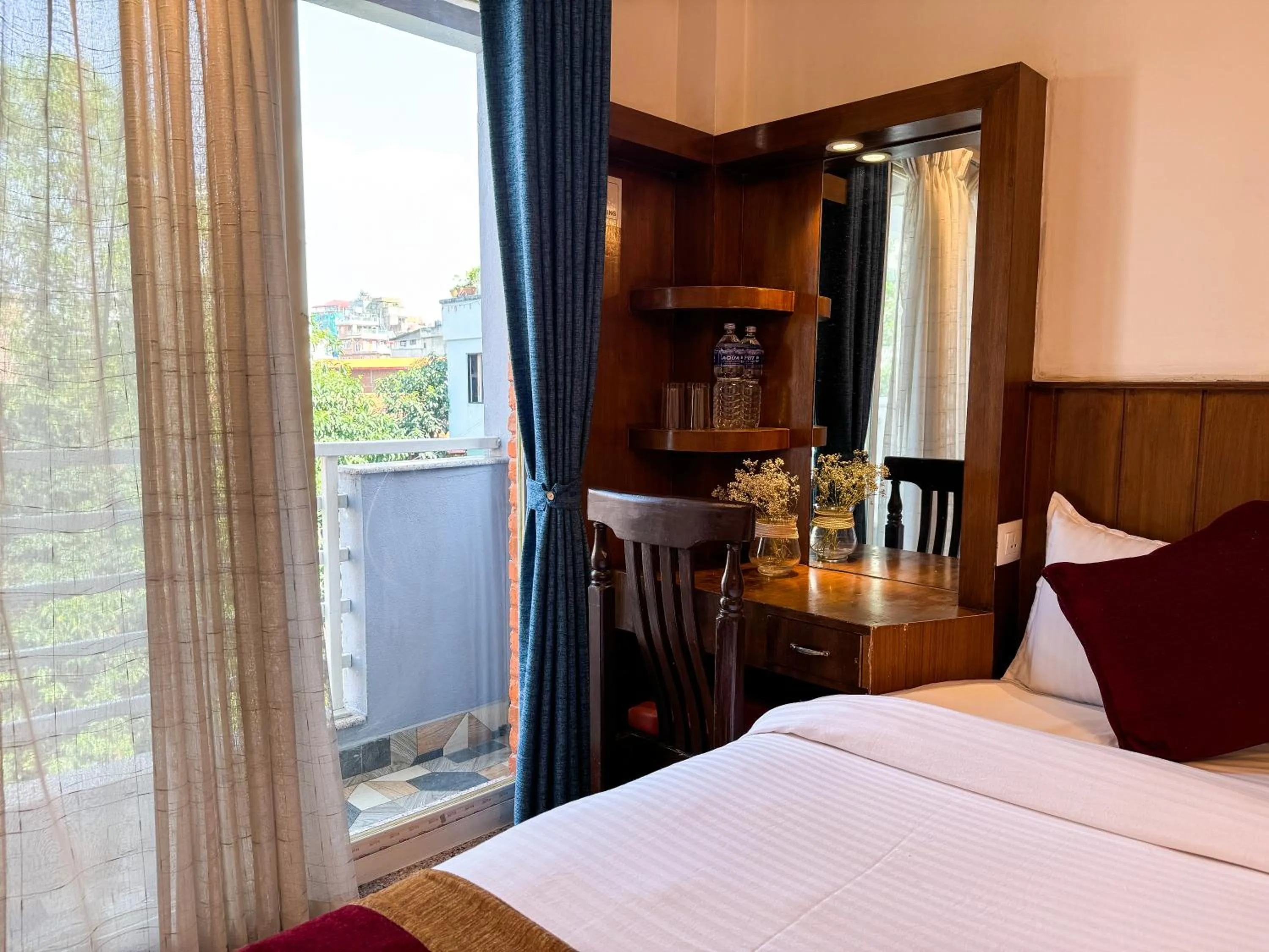 Balcony/Terrace, Bed in Hotel Abi International