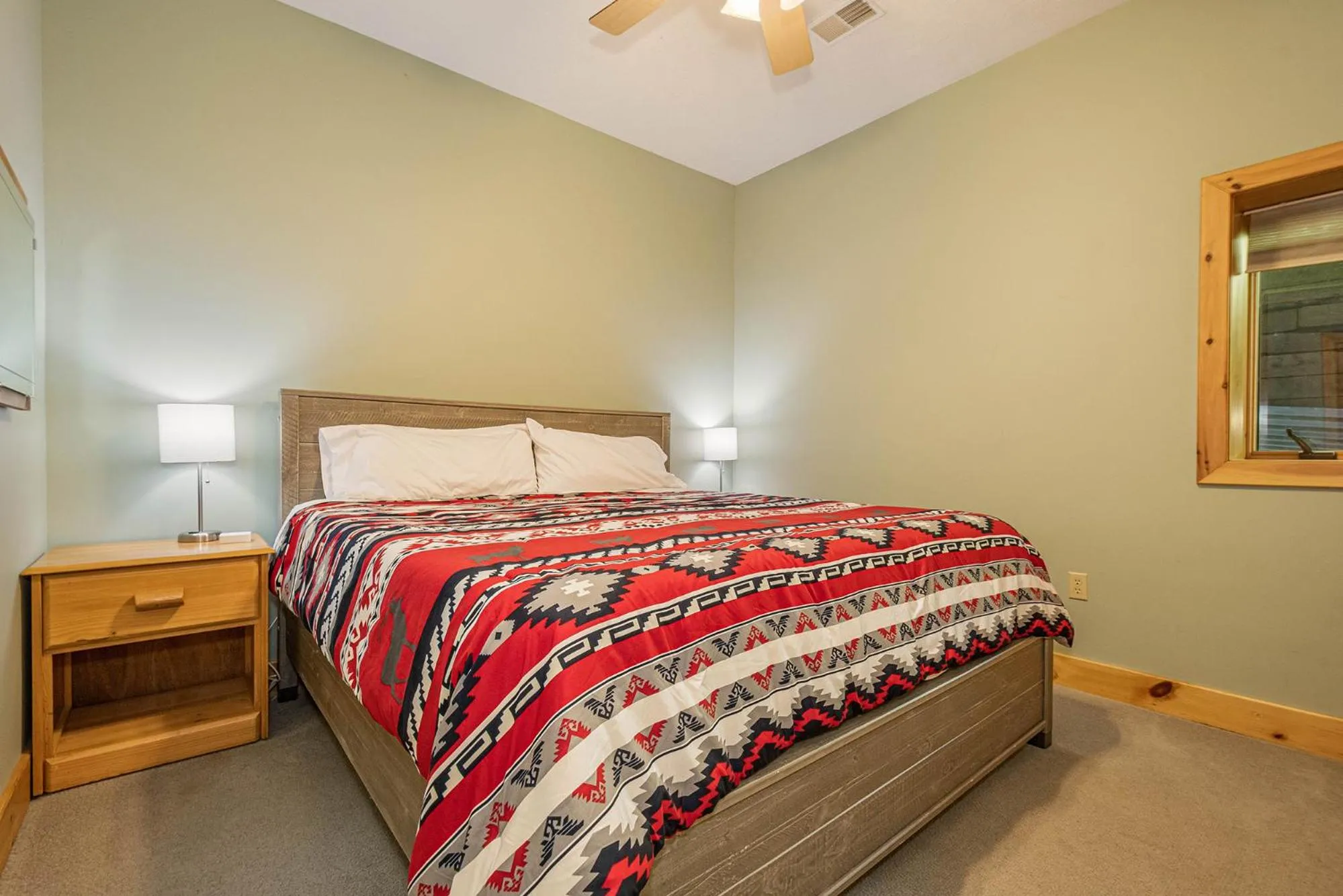 Property building, Bed in Ski Country Vista