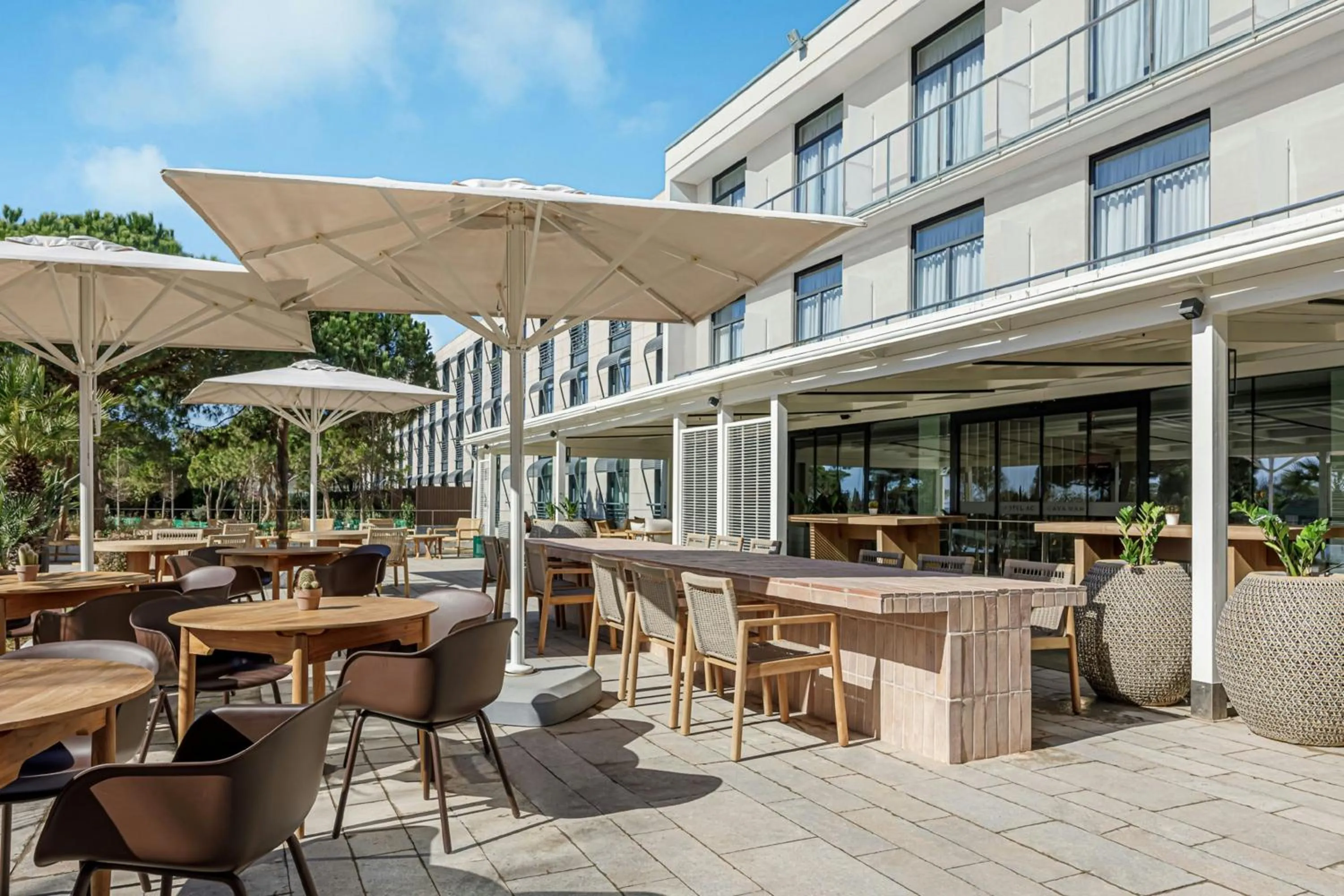 Restaurant/places to eat in AC Hotel by Marriott Gava Mar Airport