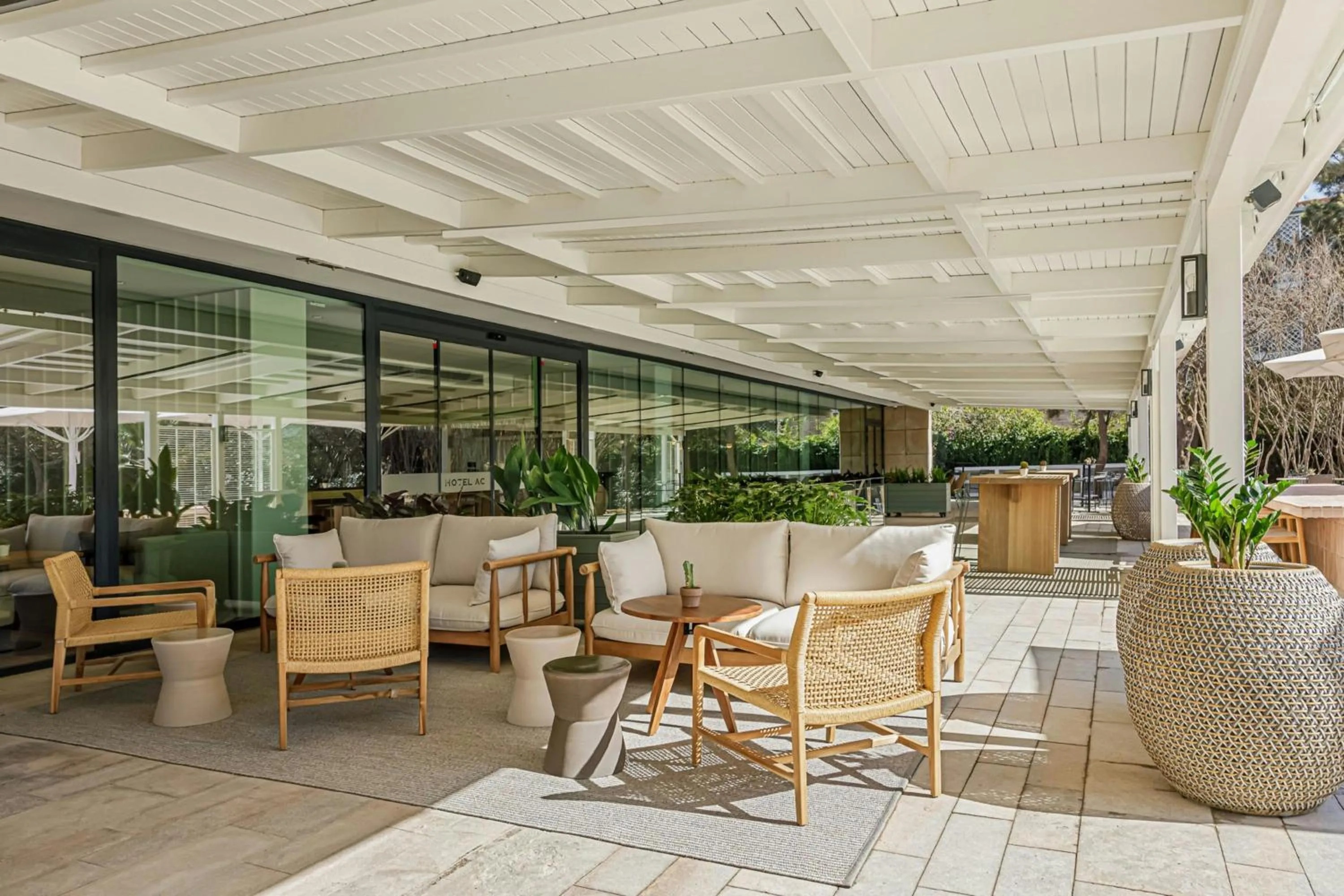 Restaurant/places to eat in AC Hotel by Marriott Gava Mar Airport