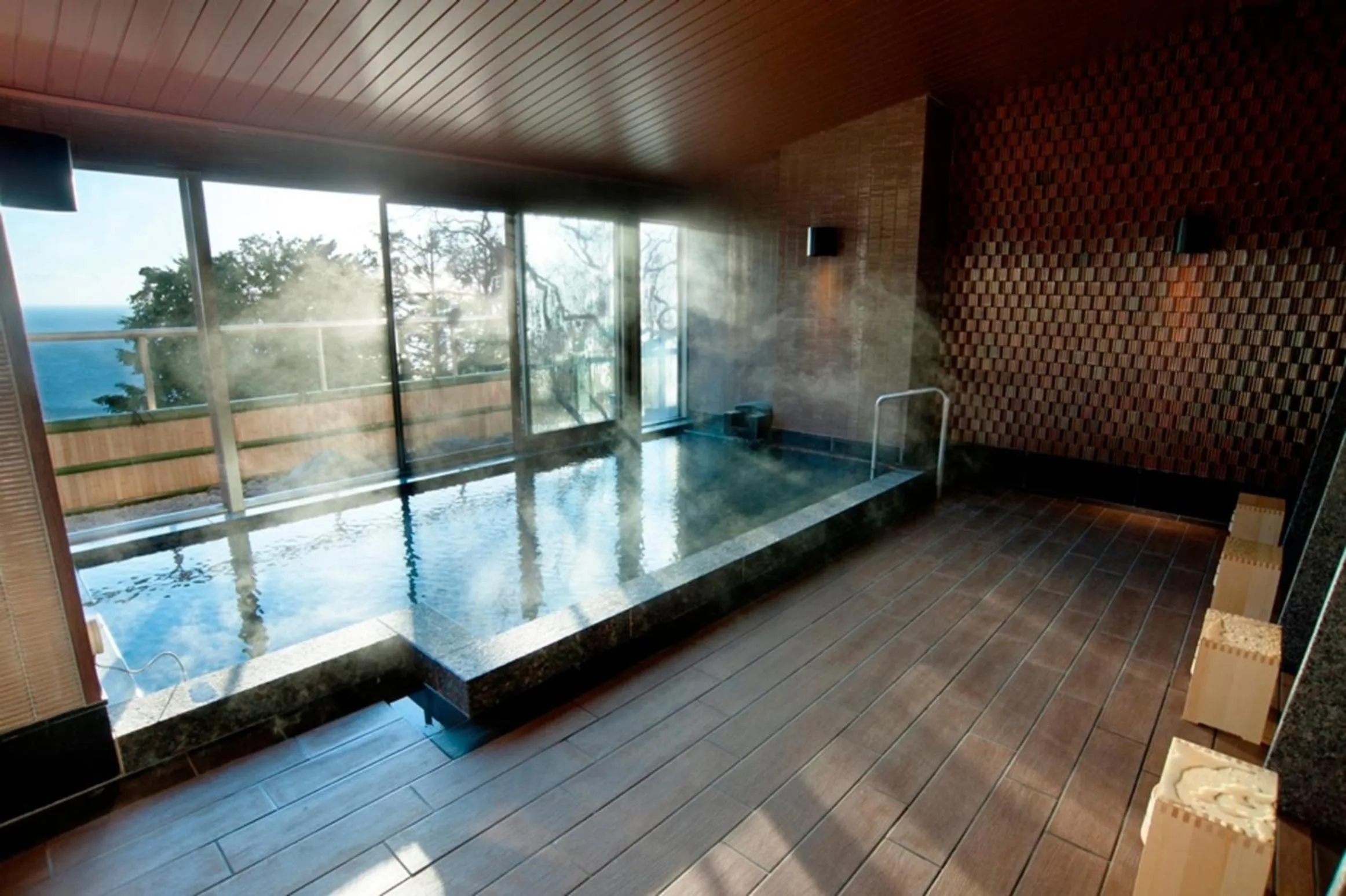 Hot Spring Bath in Atami Sekaie