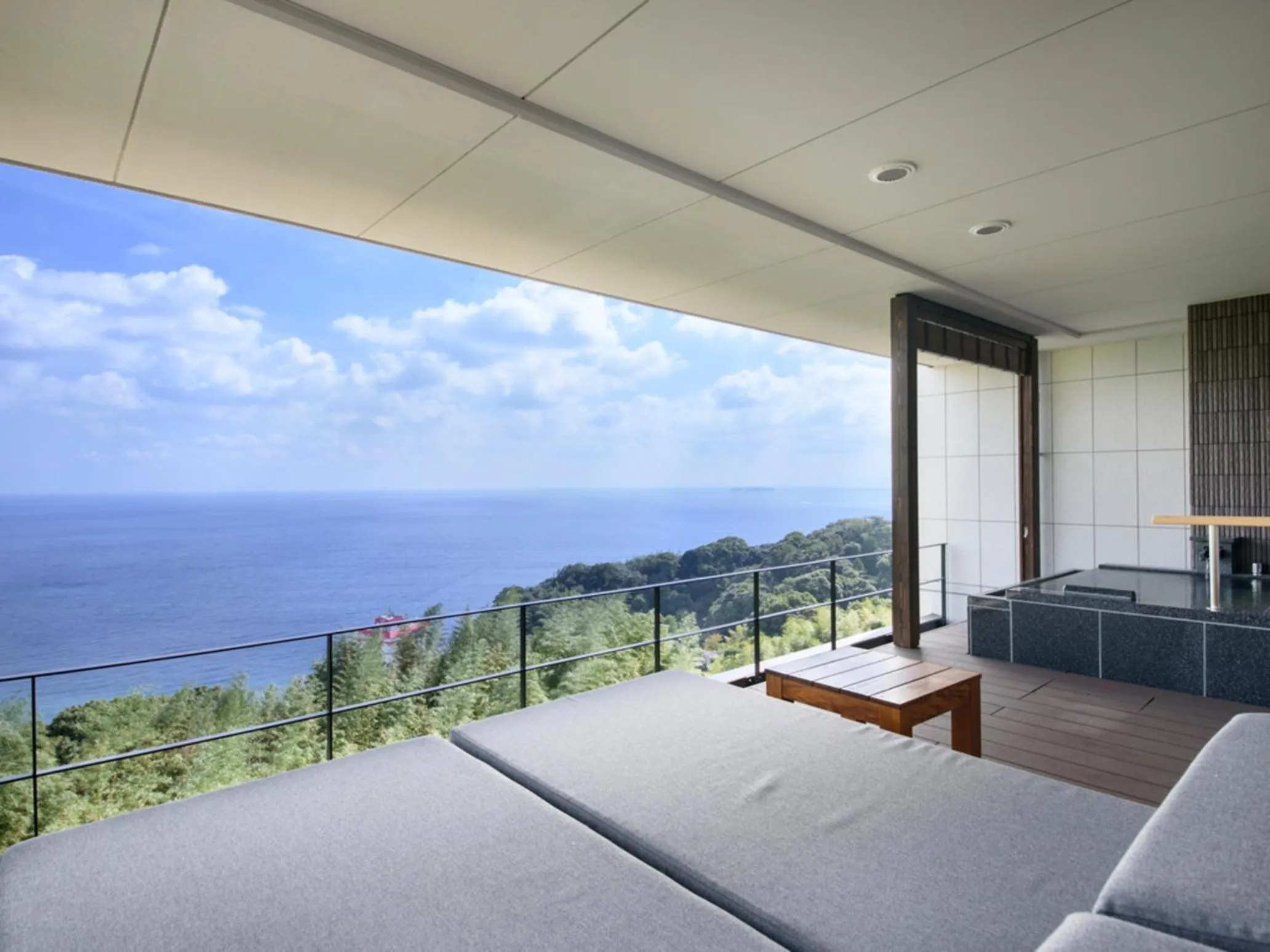 Balcony/Terrace in Atami Sekaie