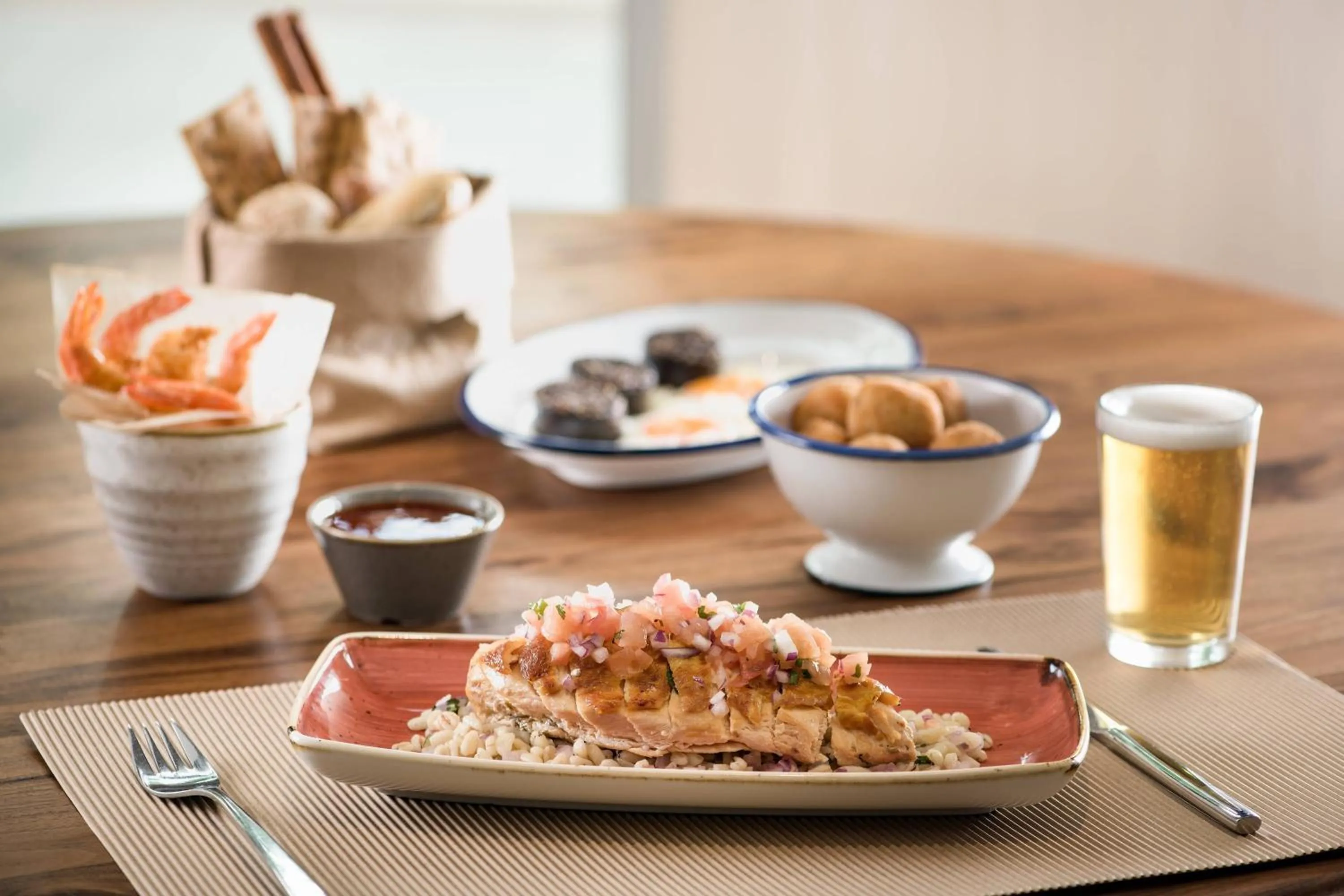 Lounge or bar in AC Hotel Burgos by Marriott