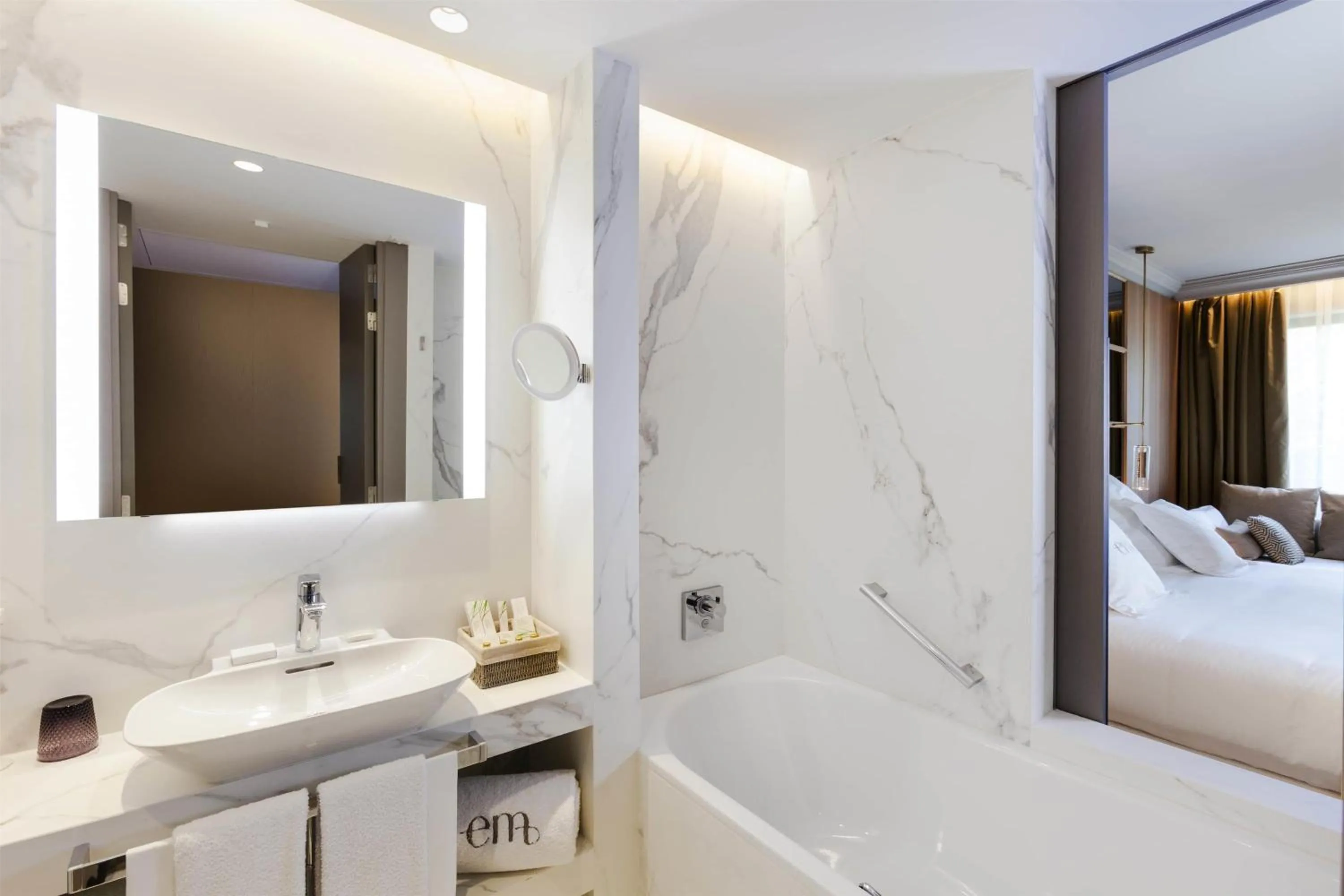 Bathroom, Bed in Barceló Emperatriz