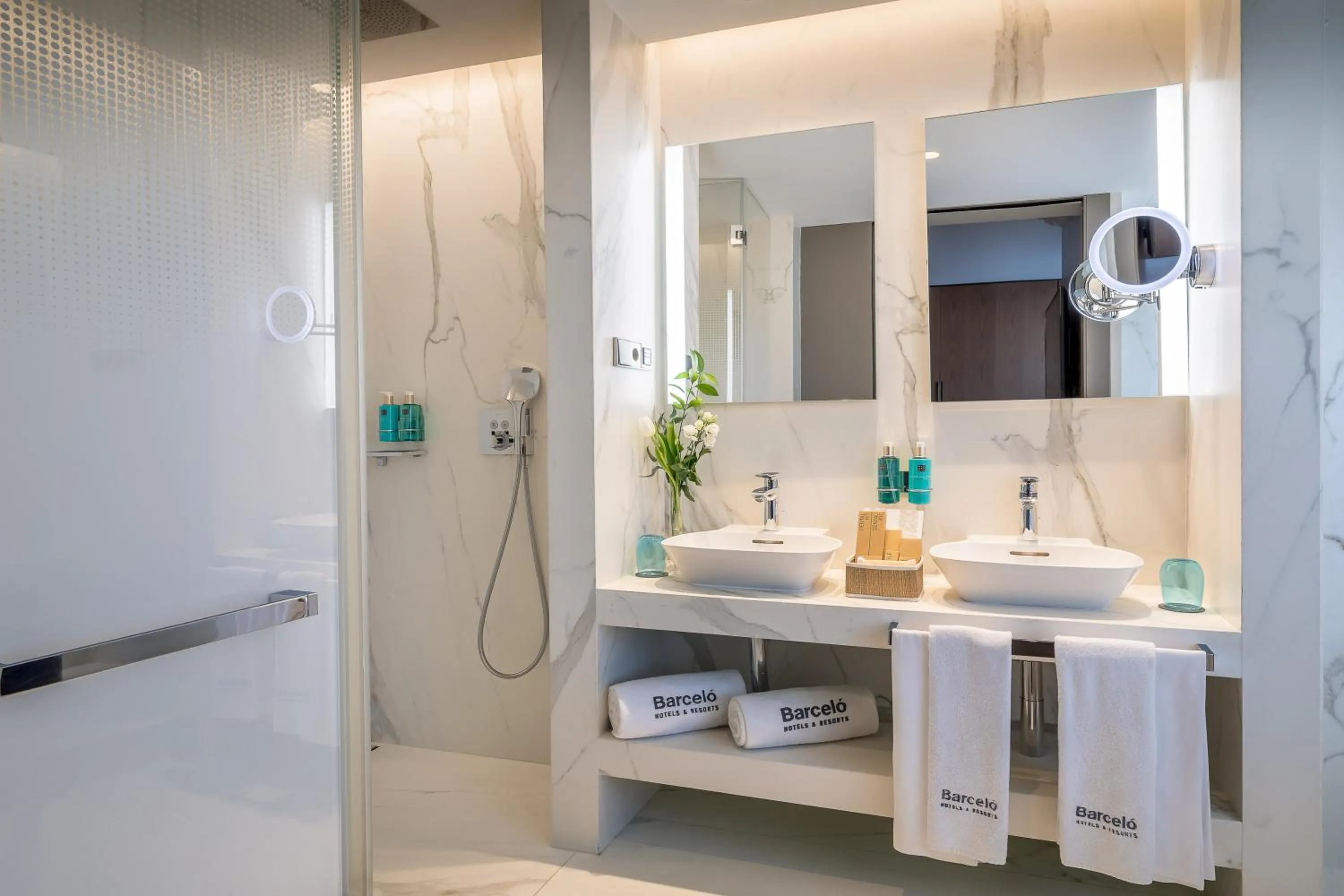 Bathroom in Barceló Emperatriz