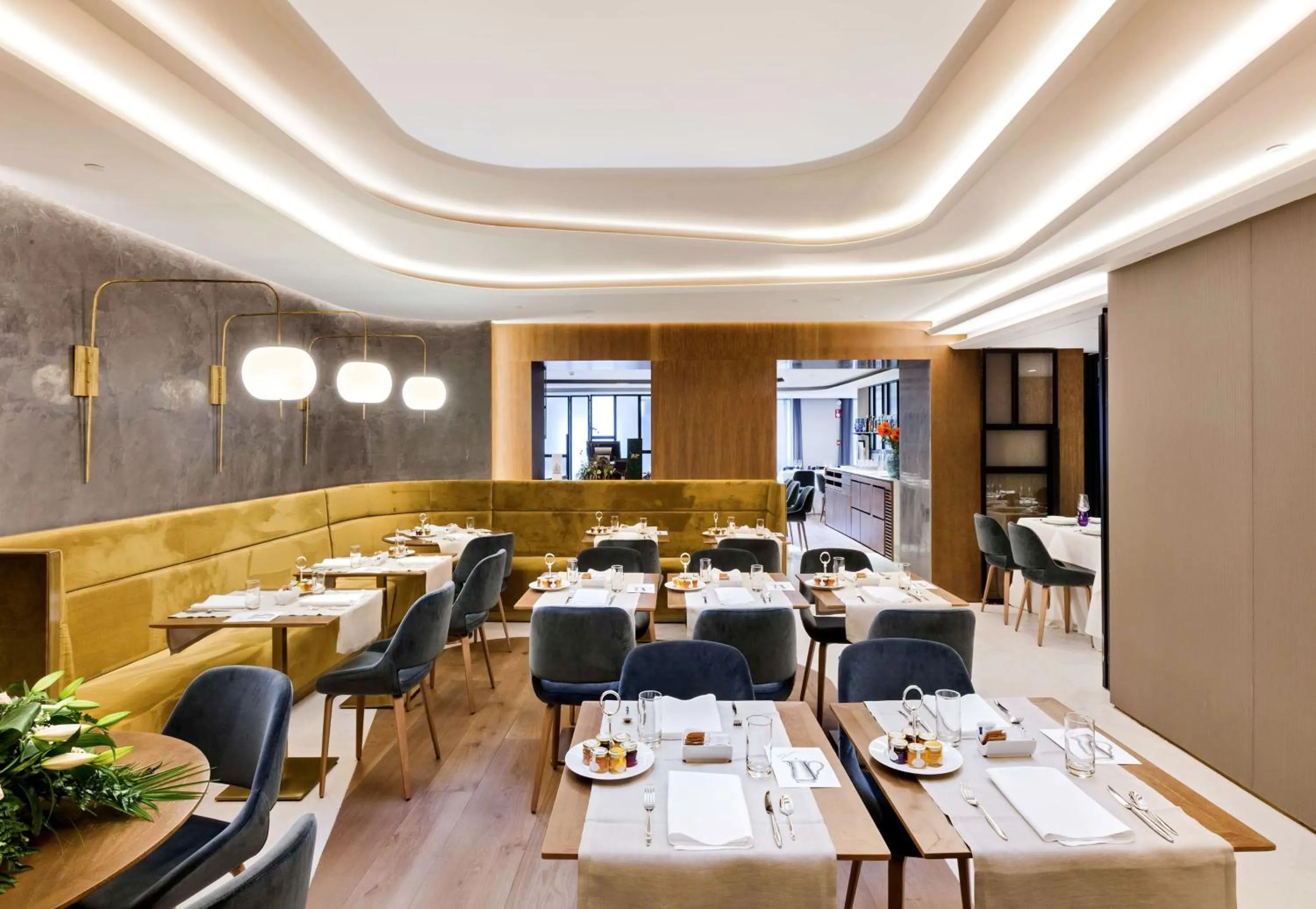 Restaurant/places to eat in Barceló Emperatriz