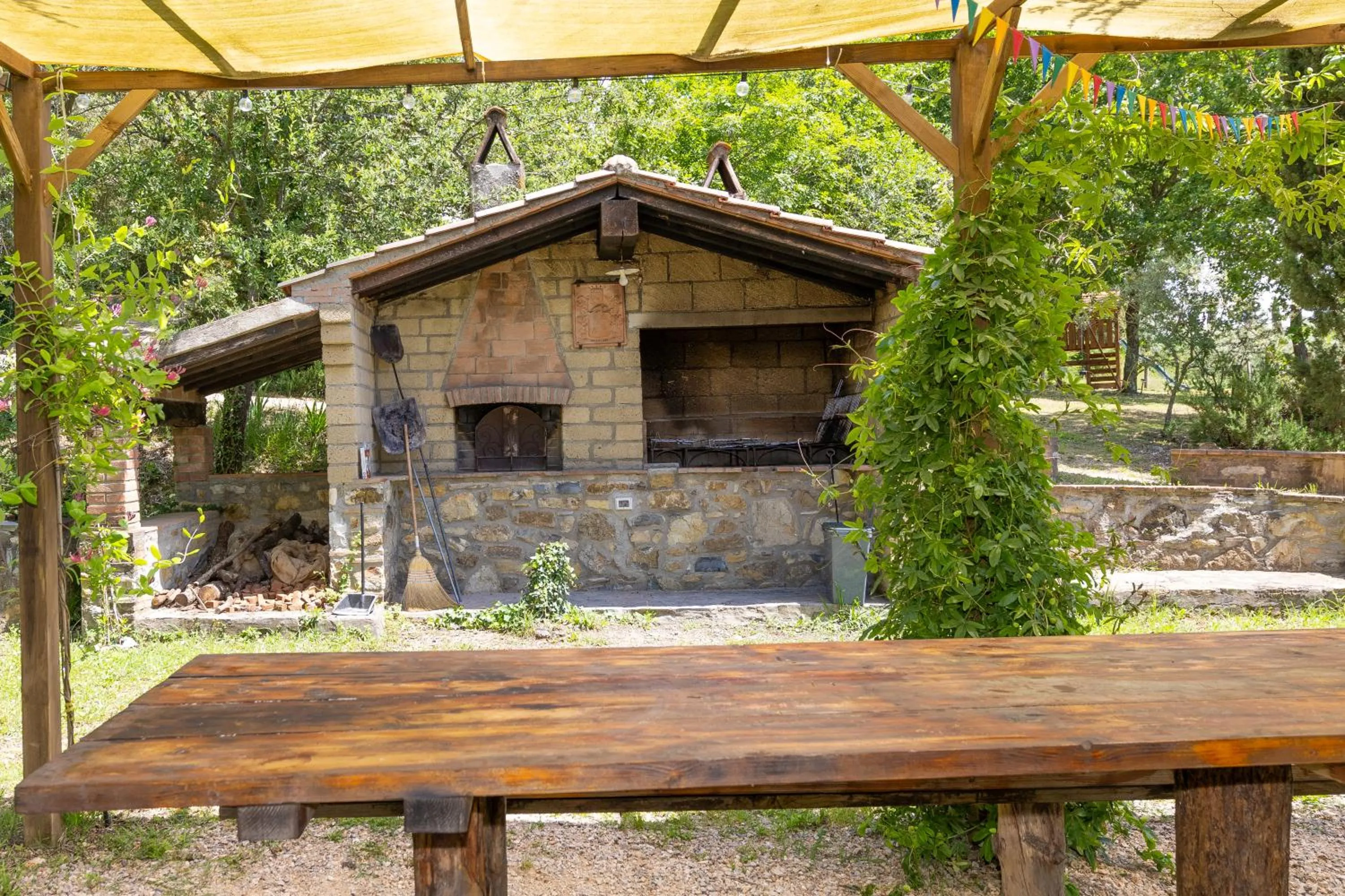 BBQ facilities in Villa Cresci con piscina Tuscan villa with pool near Sassetta thermal baths & Bolgheri Wine Route