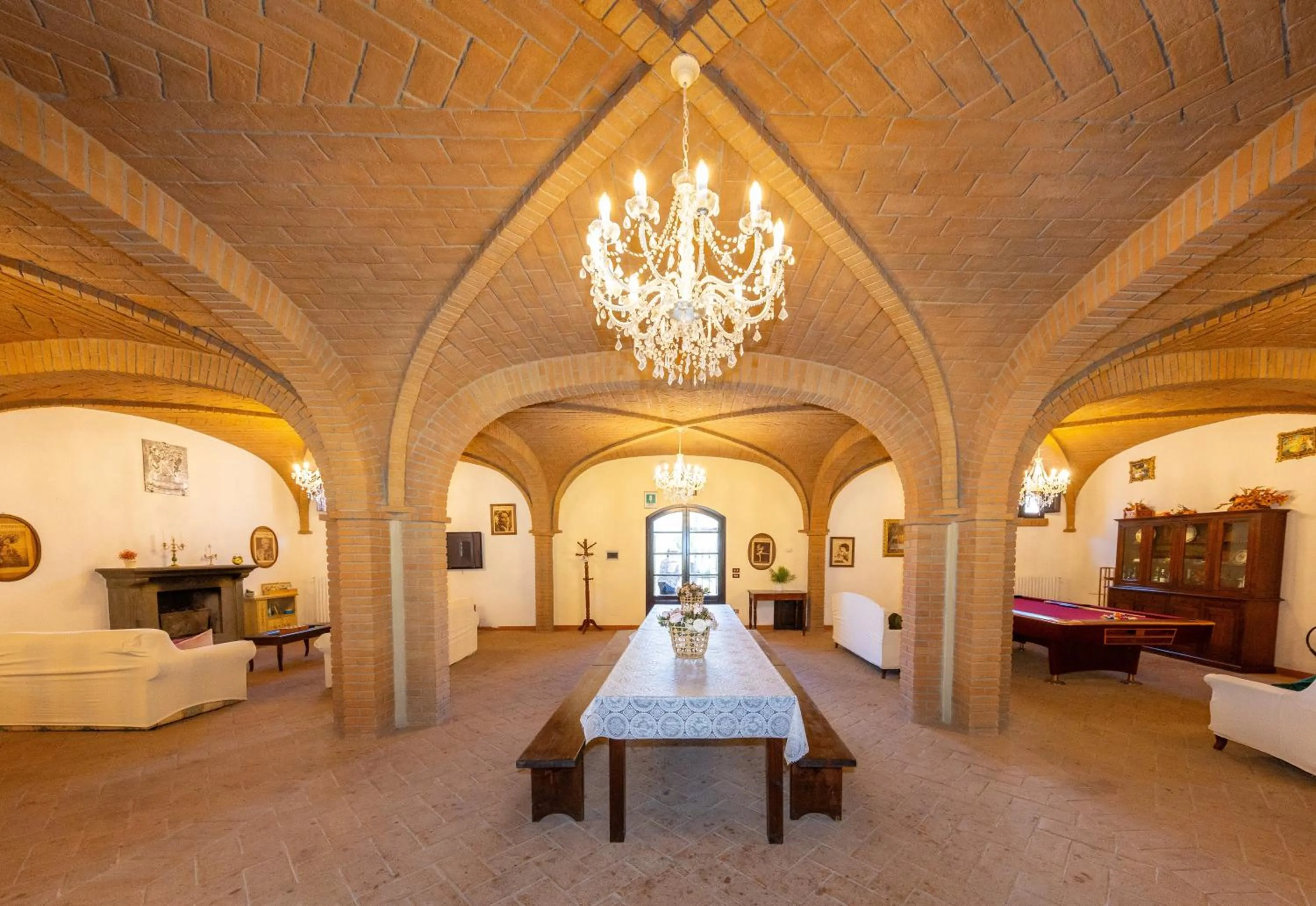 Communal lounge/ TV room, Bed in Villa Cresci con piscina Tuscan villa with pool near Sassetta thermal baths & Bolgheri Wine Route