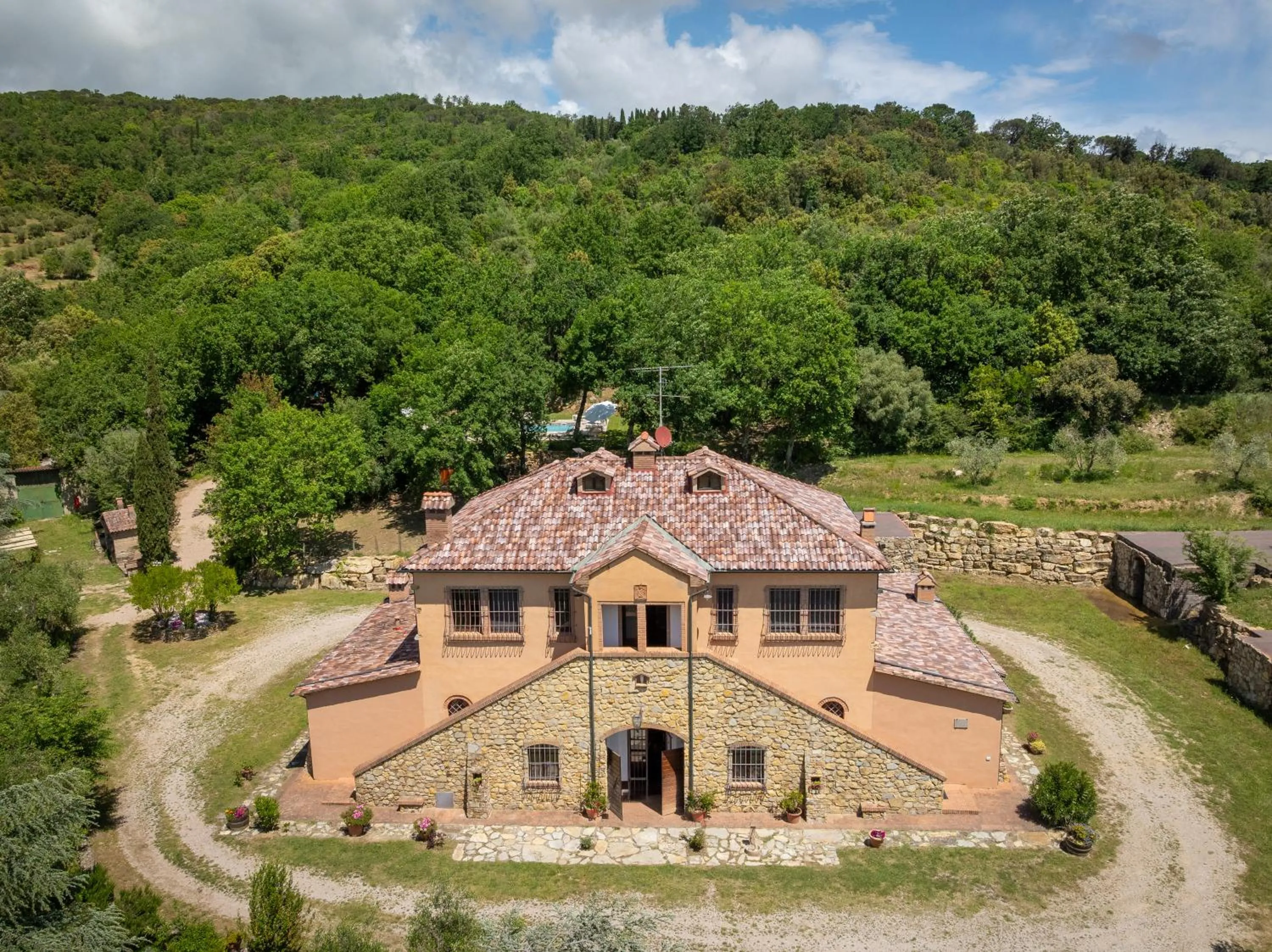 Property building in Villa Cresci con piscina Tuscan villa with pool near Sassetta thermal baths & Bolgheri Wine Route