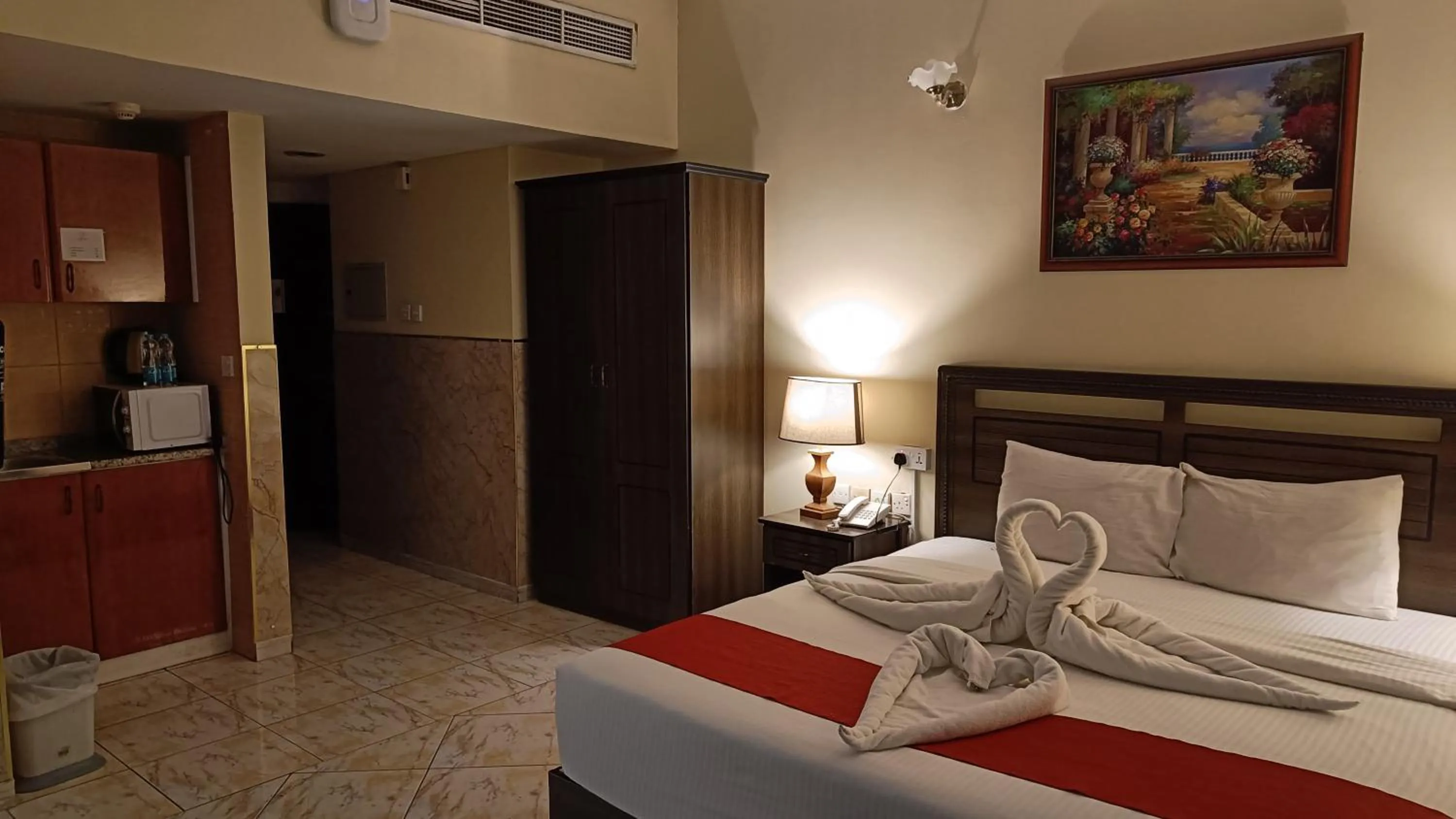 Kitchen or kitchenette, Bed in Ruwi Beach Hotel Apartments - MAHA HOSPITALITY GROUP