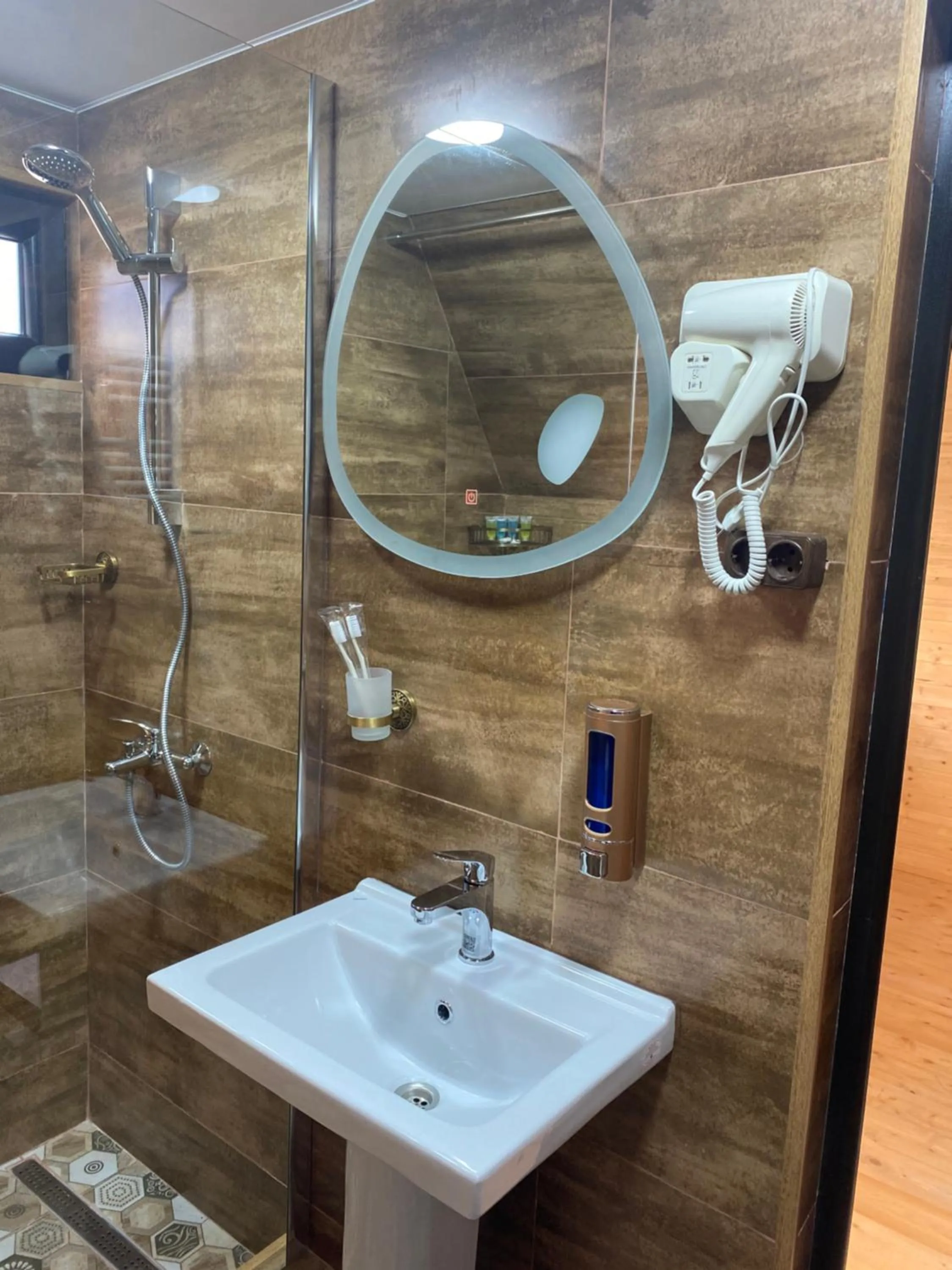 Shower in Cottages LIZA